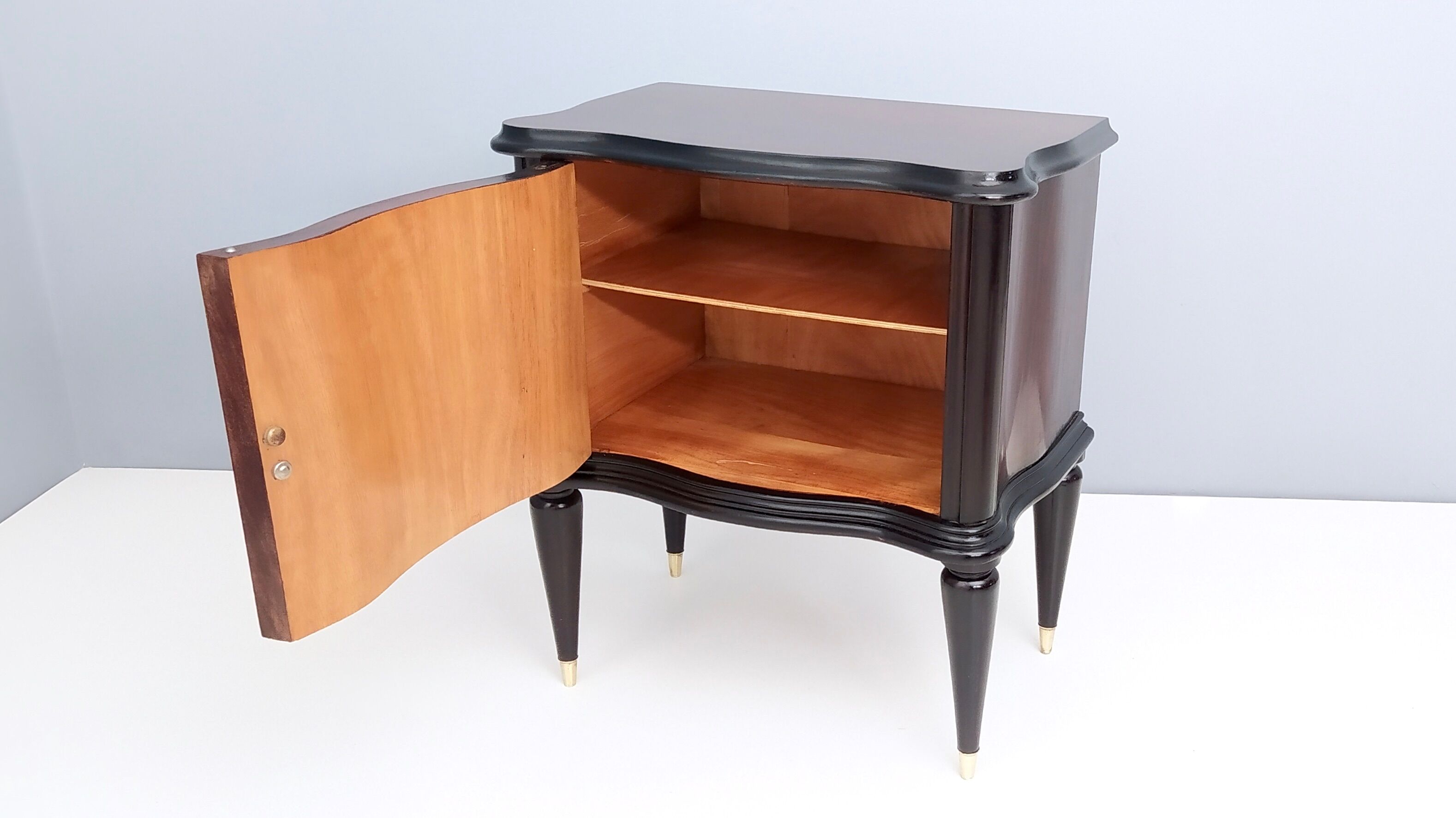 Pair of Mahogany Nightstands with in the Style of Tomaso Buzzi, Italy, 1950s