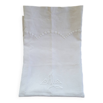 Grande Taie Monogrammée – Pur Coton & Broderie Relief – Début XXe