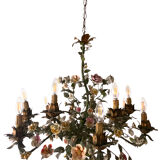 Lustre ancien en fer forgé, tole, et des fleurs en porcelaine