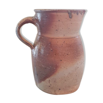 Pitcher in varnished sandstone