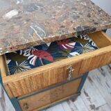 Exotic chic table and its matching lamp