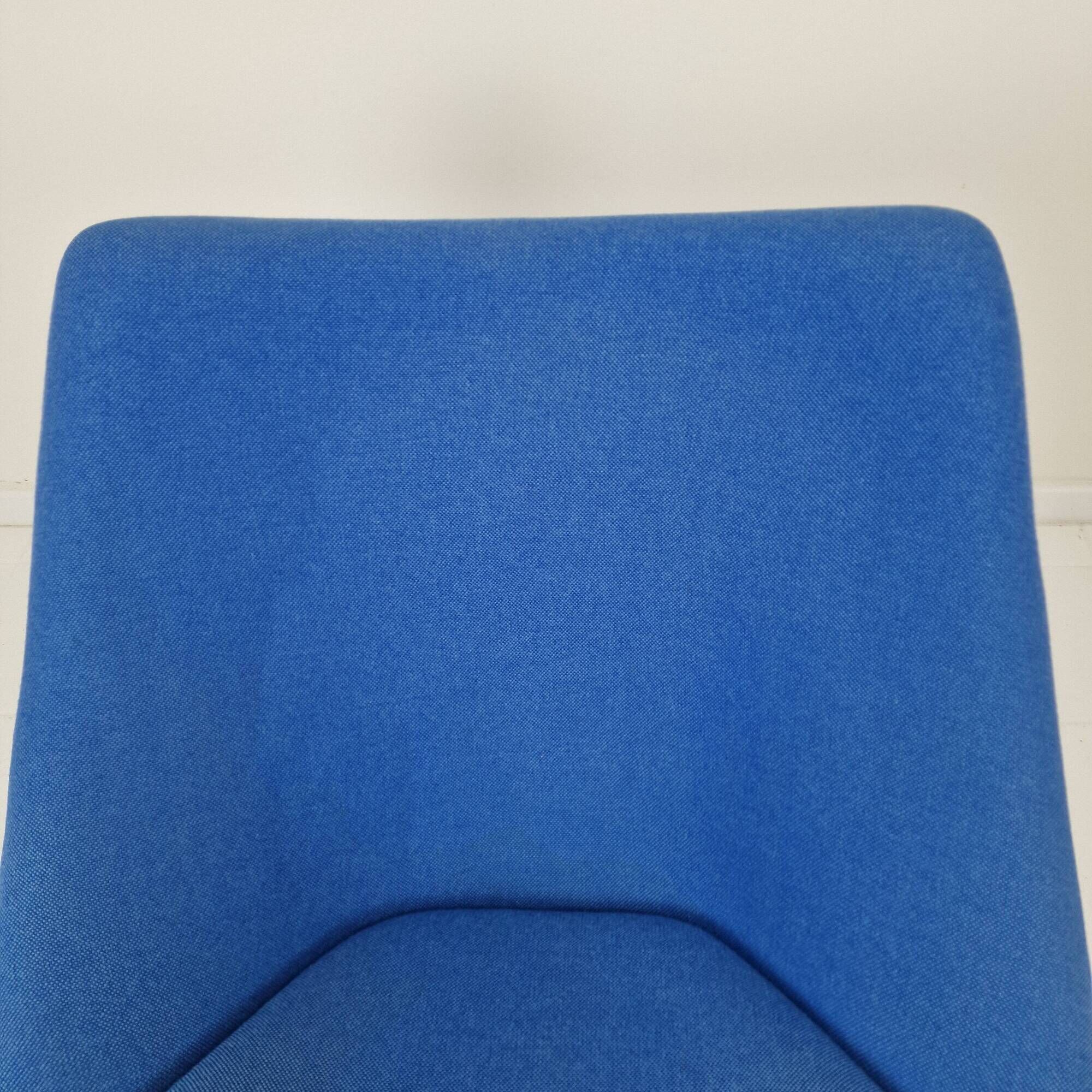 Artifort Oyster Lounge Chair With Cross Base by Pierre Paulin, 1960's