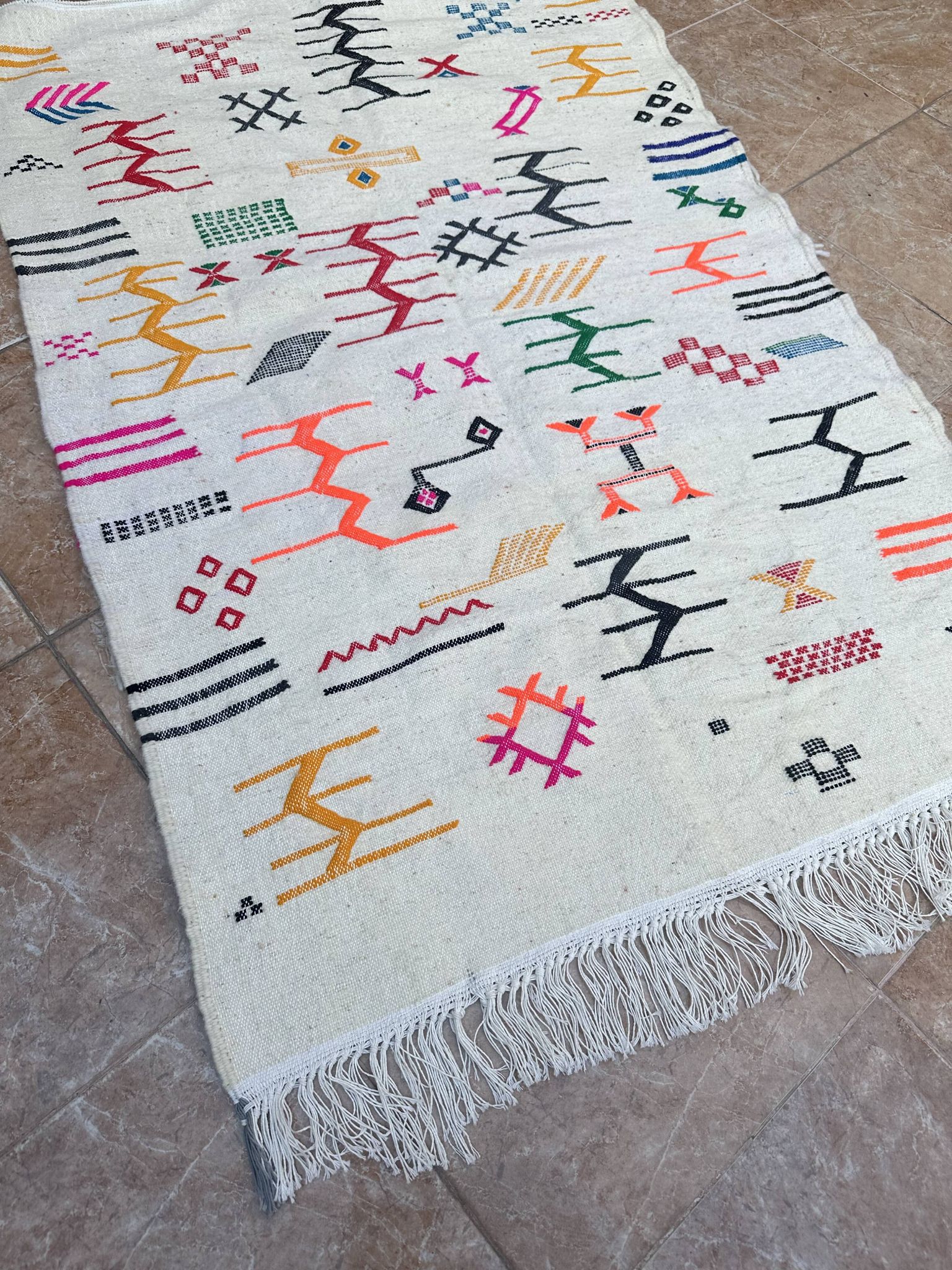Tapis berbère marocain en laine tissée à la main