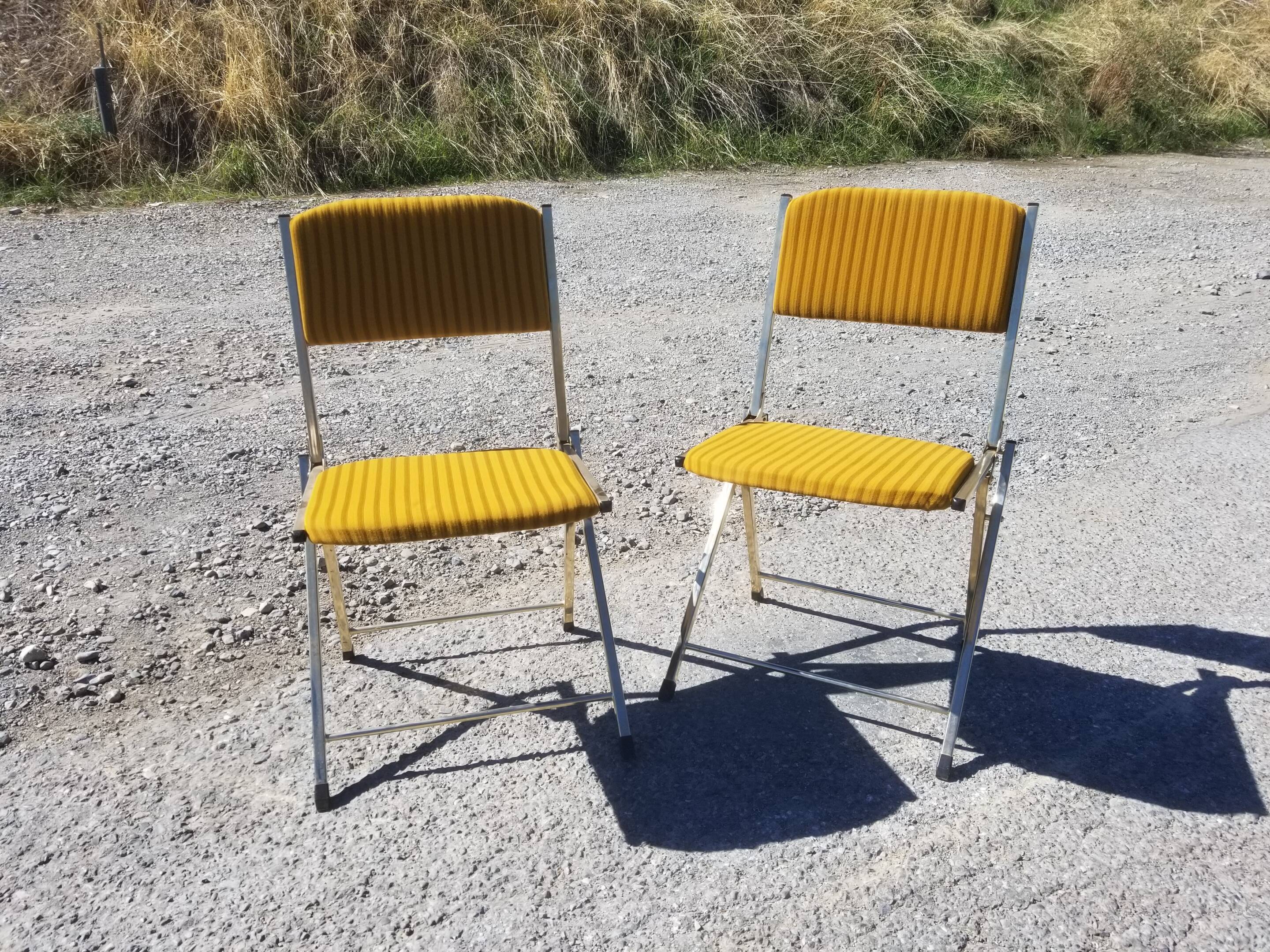 Pair of vintage eyrel folding chairs - 70s