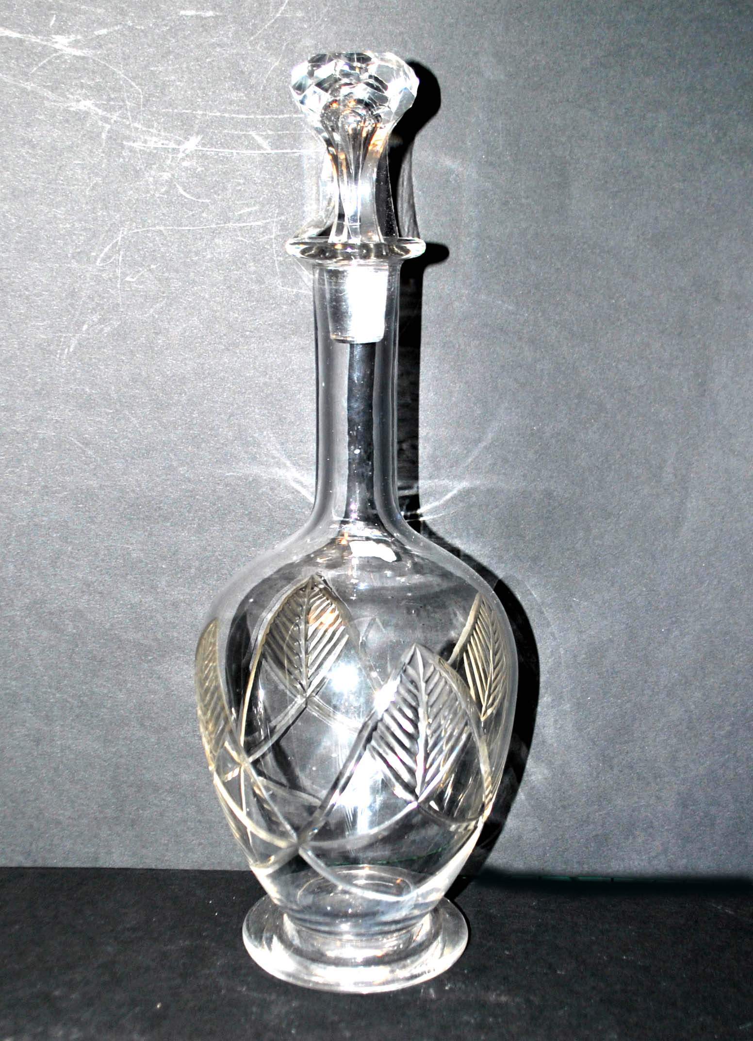 Baccarat crystal decanter aswan art deco model 1930 cut feather sheets
