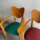 Ensemble de 6 chaises en forme de cœur de René-Jean Caillette, en bois courbé avec revêtement vert et bordeaux
