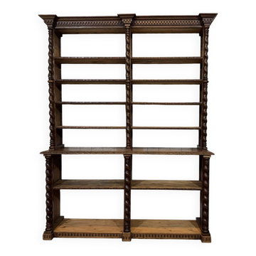 Library of oak and fir woodwork from the early 20th century.