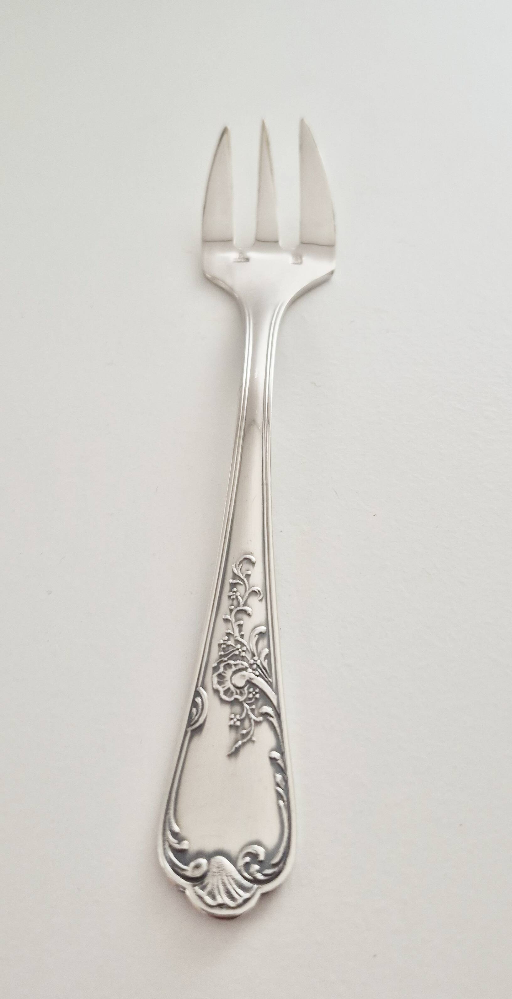 Oyster forks, cake or dessert forks, Guildart, silver-plated.