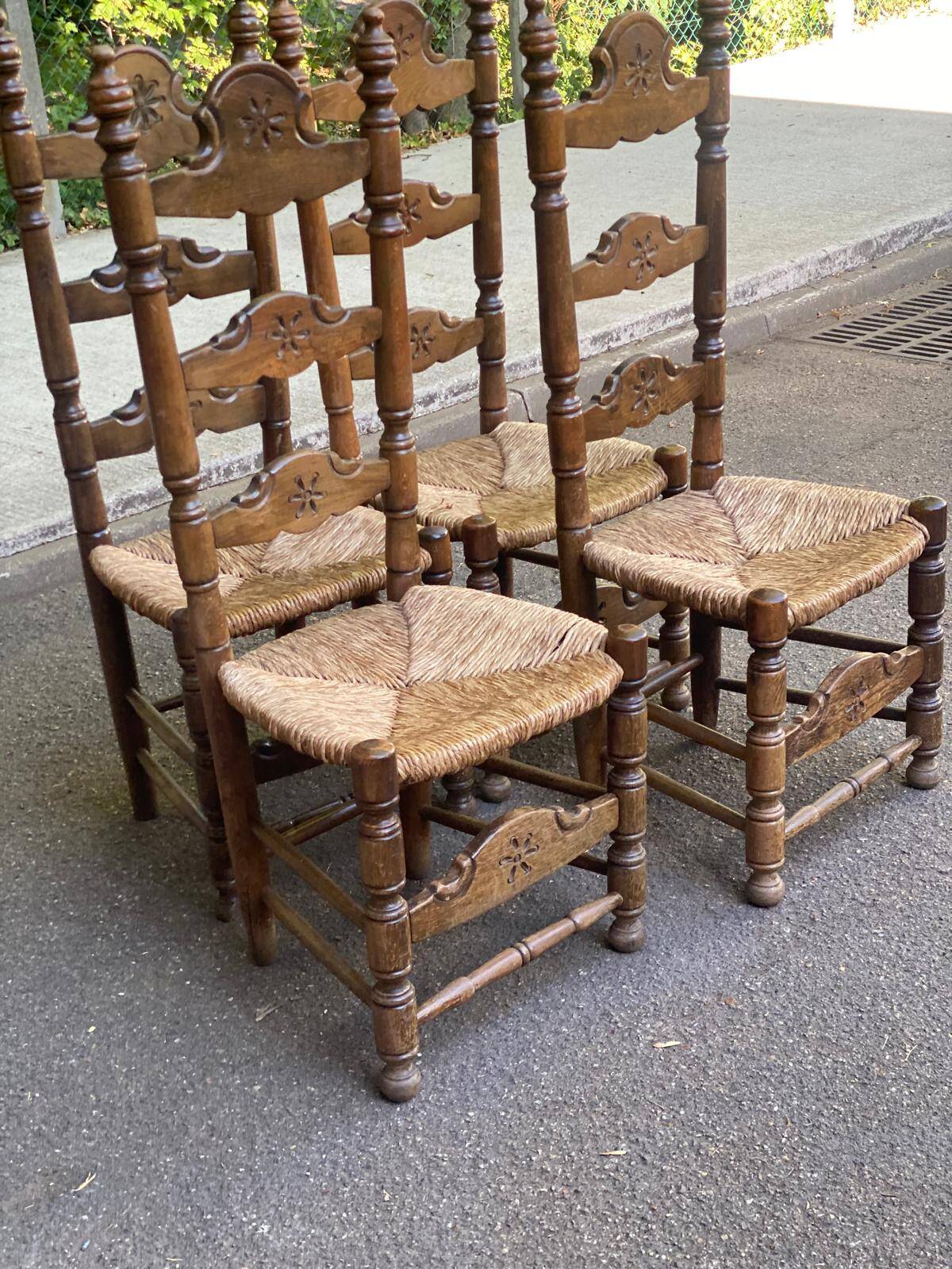 Set of 5 or 4 chic rustic traditional dining chairs with rush seats.