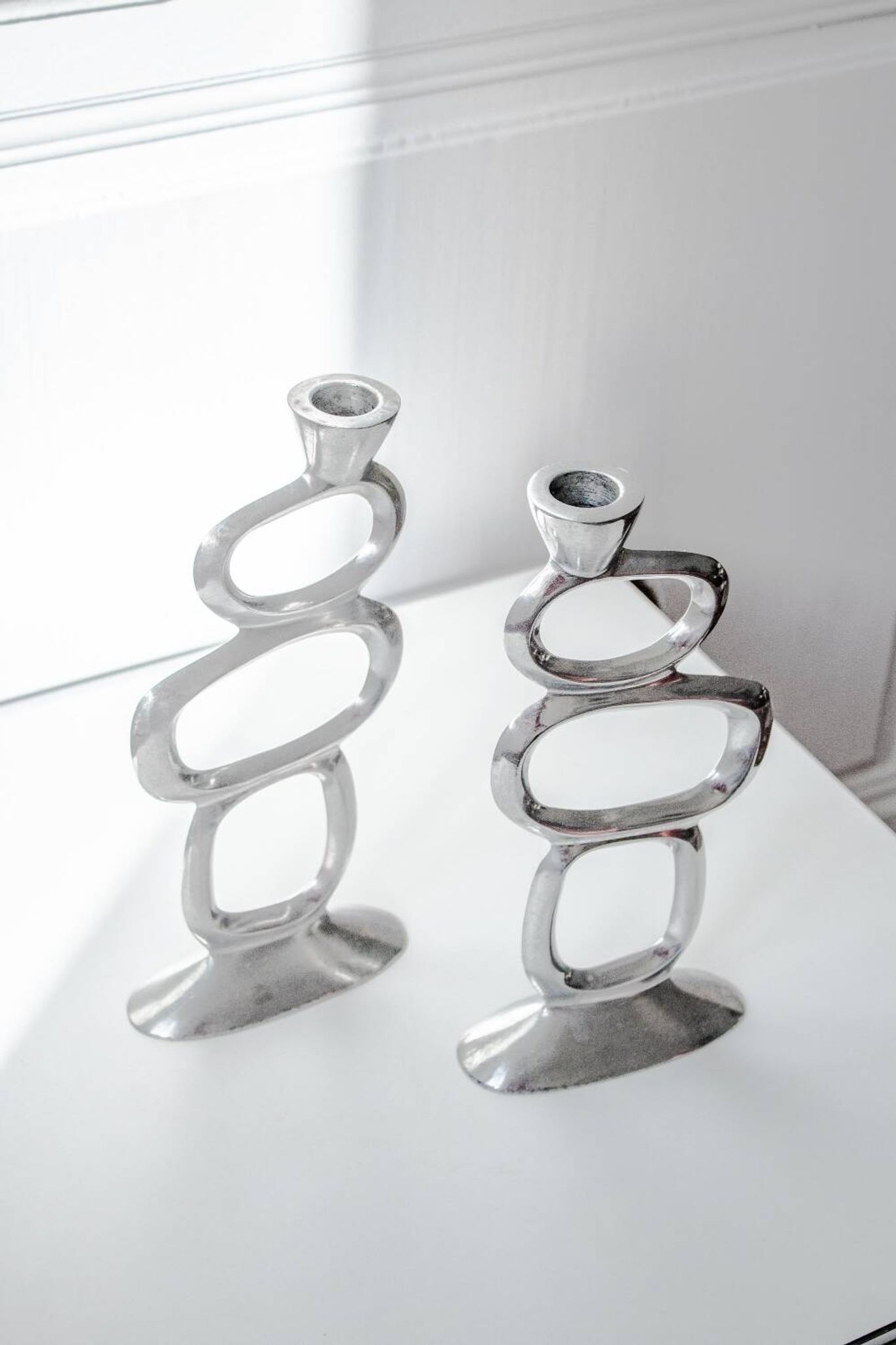 Paire de bougeoirs design par Matthew Hilton