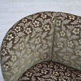 Canapé danois courbé 2 places des années 1960, velours d'ameublement vert, bois de hêtre.