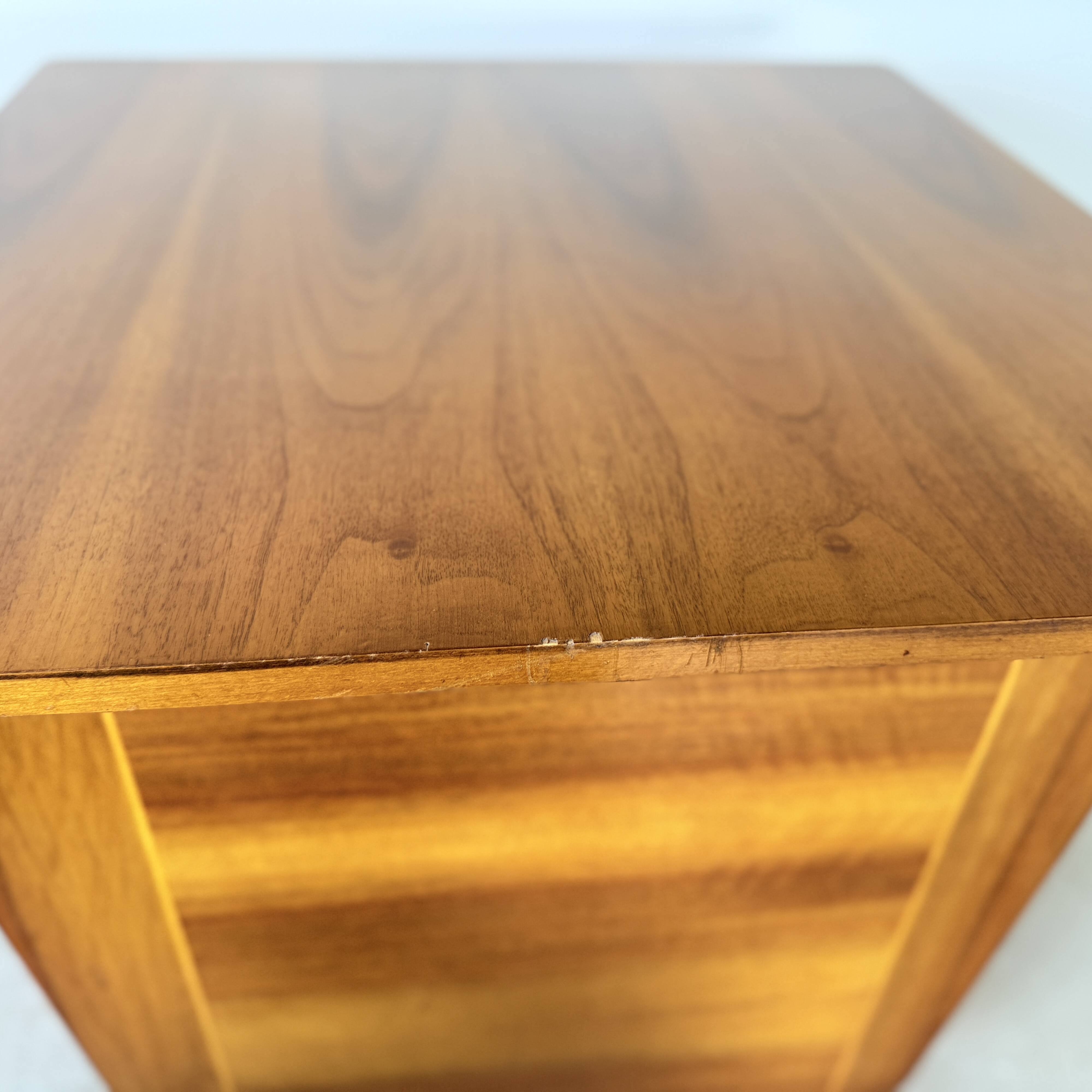 Table d'appoint vintage en finition guitare brillante, Bilea