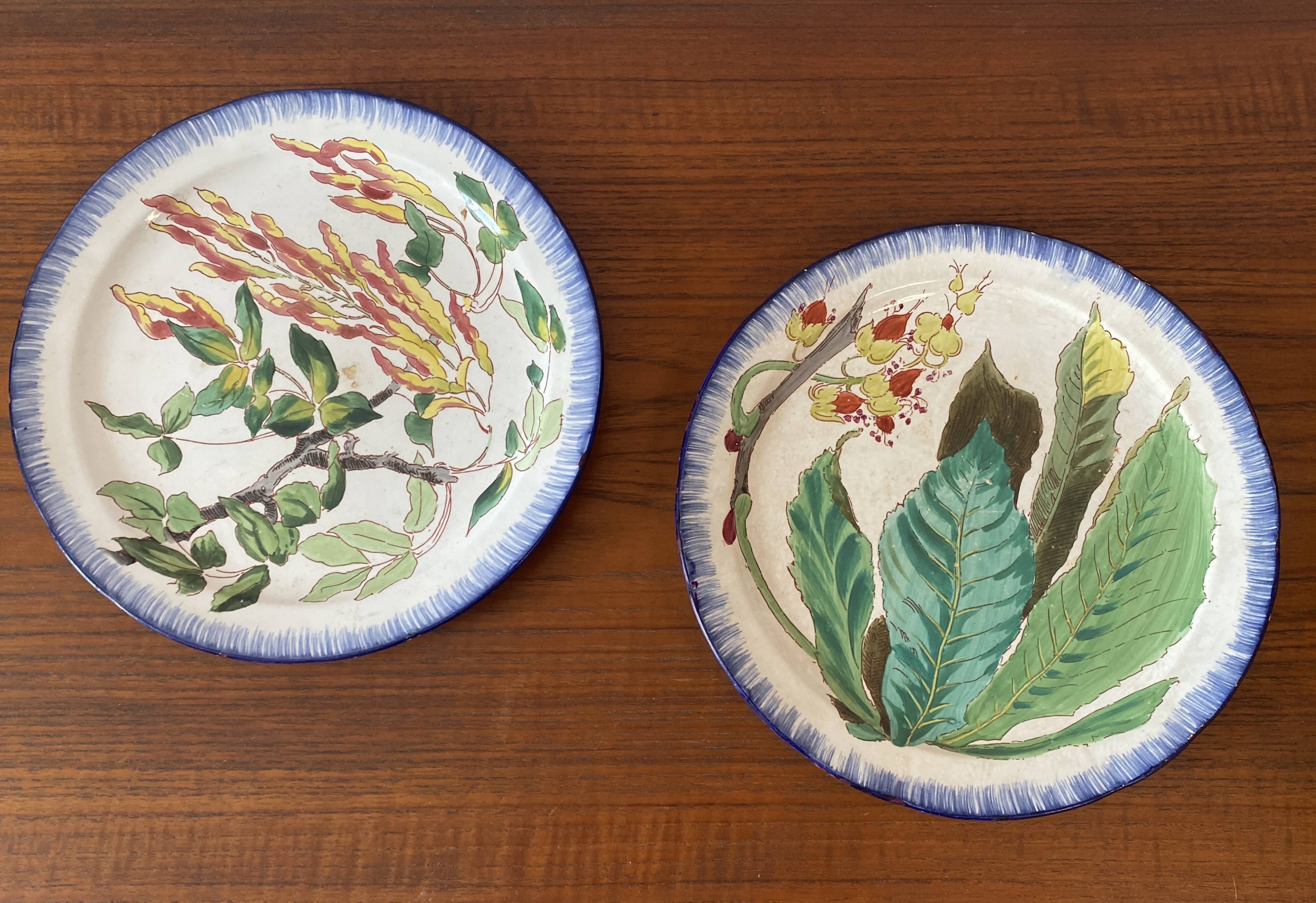2 assiettes plates faïence émaillée Choisy le Roi Escalier de Cristal