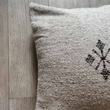 Coussin marocain gris clair fait main en coton