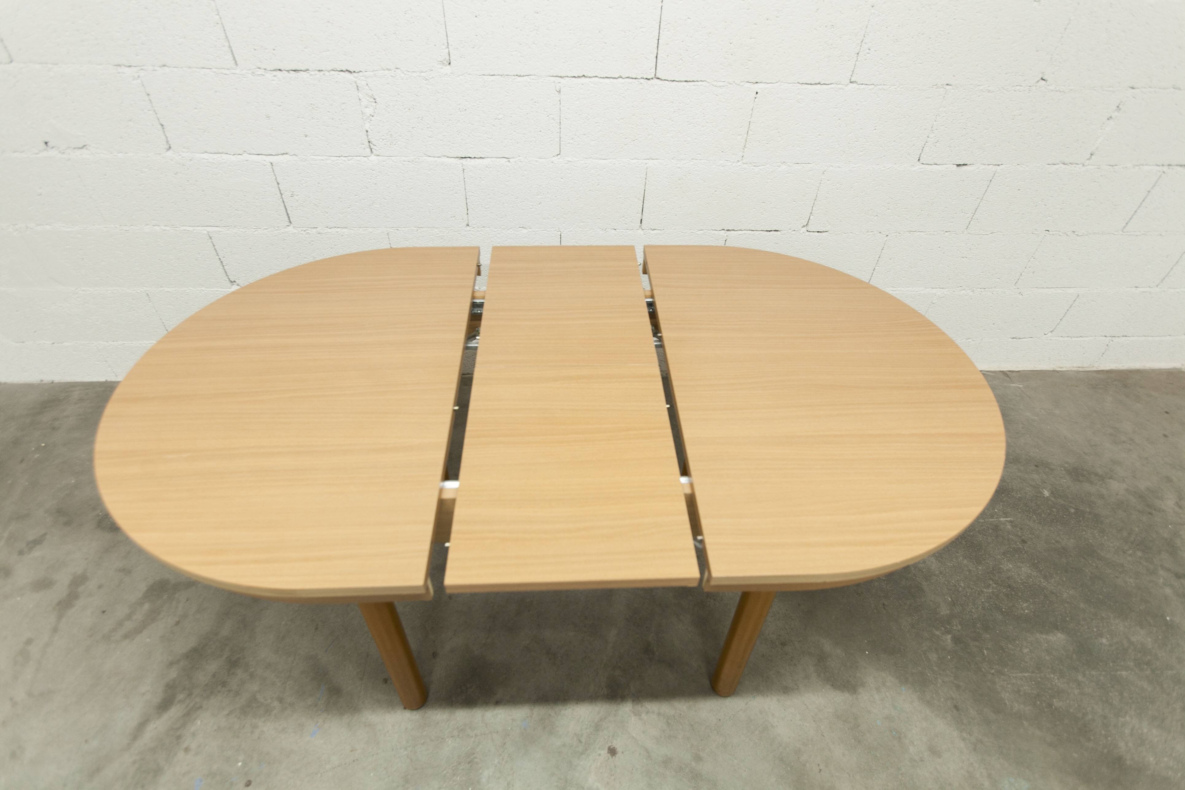 Modernist convertible oval table set and 4 matching chairs 1990