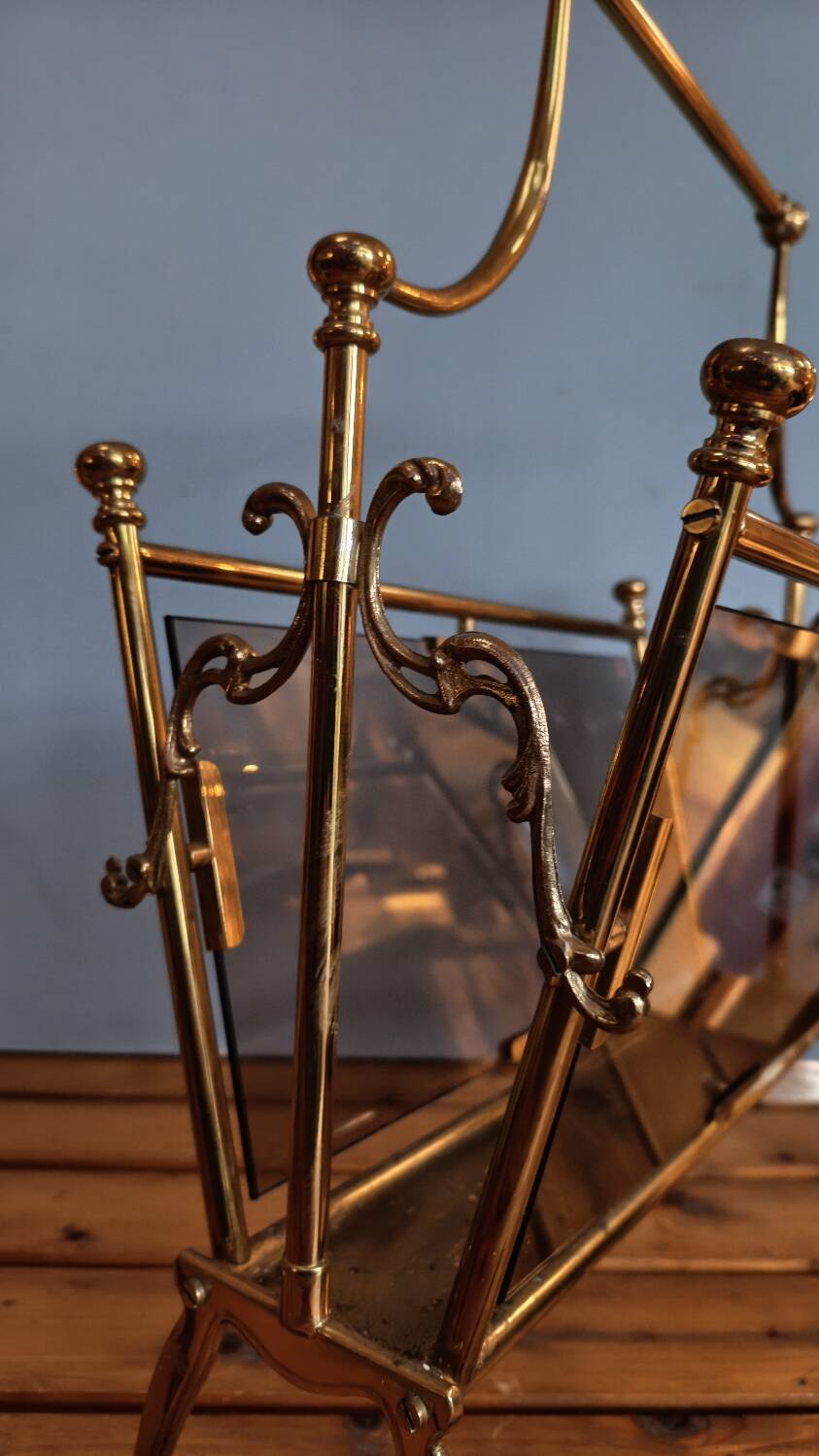 Vintage brass and smoked glass magazine rack - Maison Jansen style - 1970