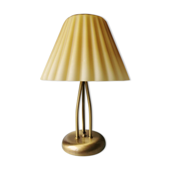 Lampe de table en laiton avec capot en verre plissé années 90