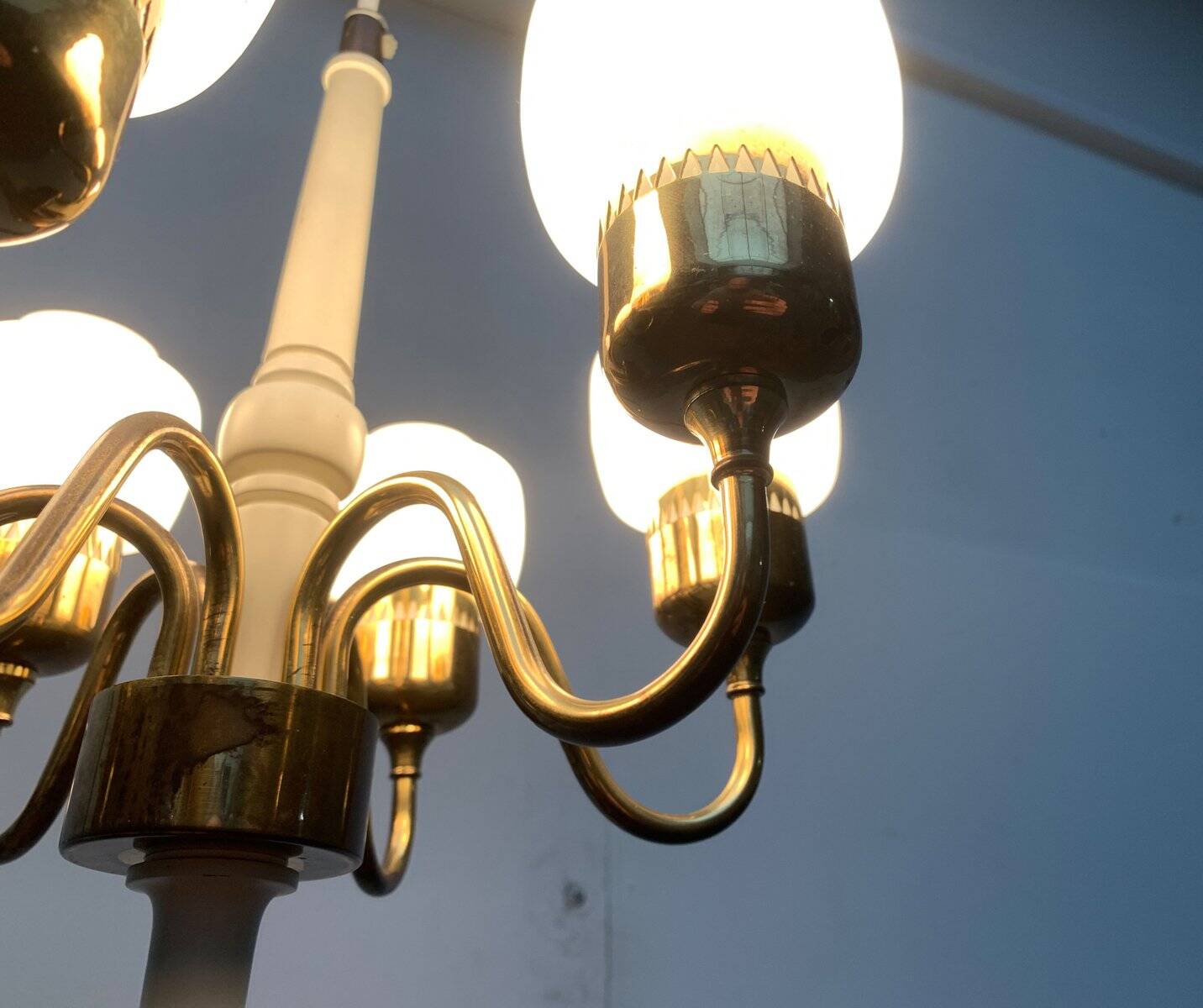 Swedish chandelier T526 from the mid-century by Hans-Agne Jakobsson for Hans-Agne Jakobsson AB.