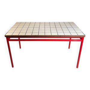 Table moderniste  sur - acier