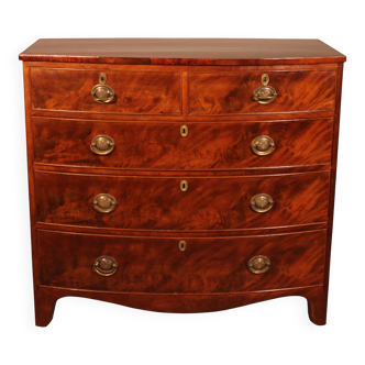 Bombé commode in mahogany from the early 19th century.