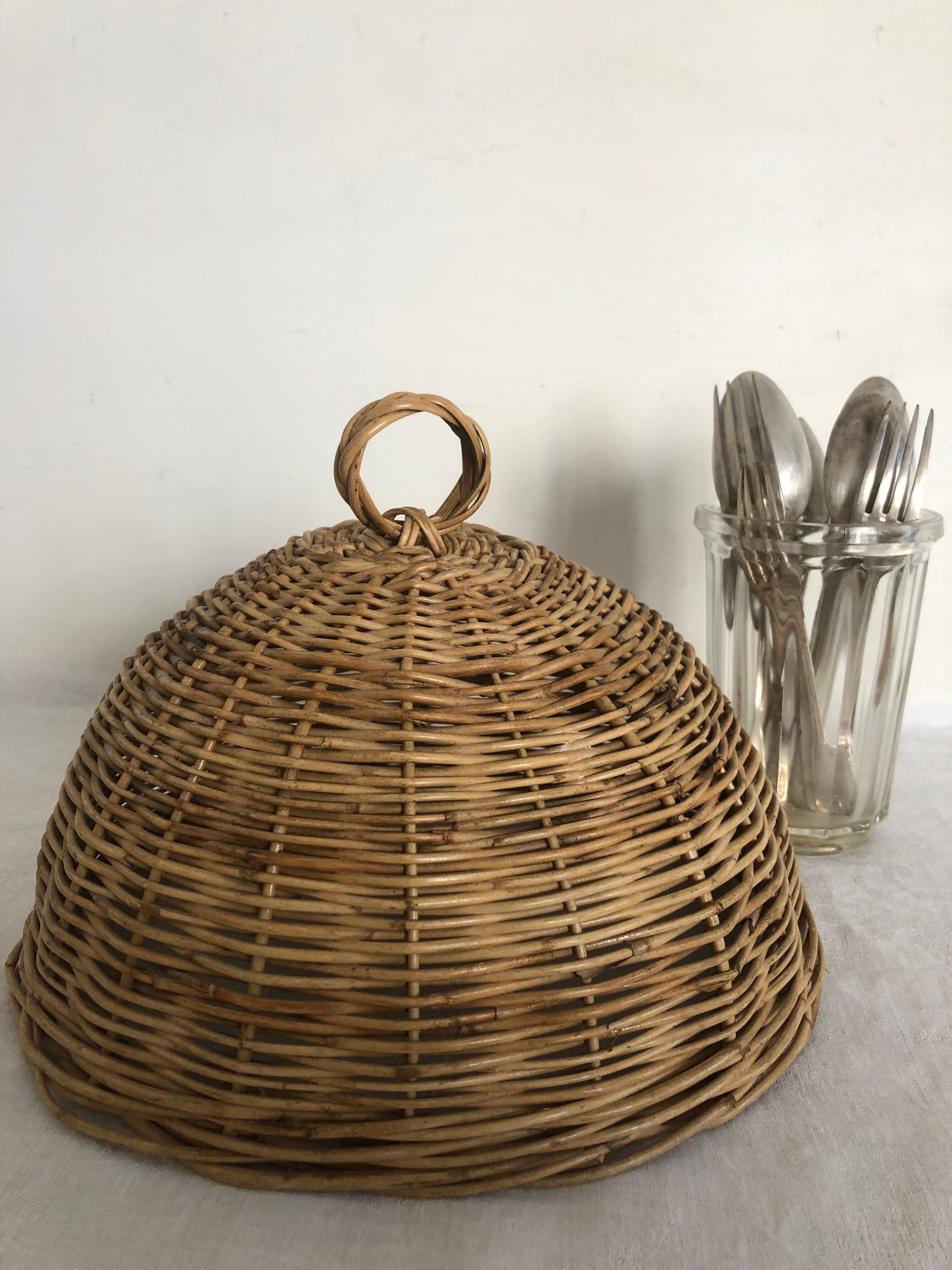 Cloche en osier tressé, campagne chic, cuisine