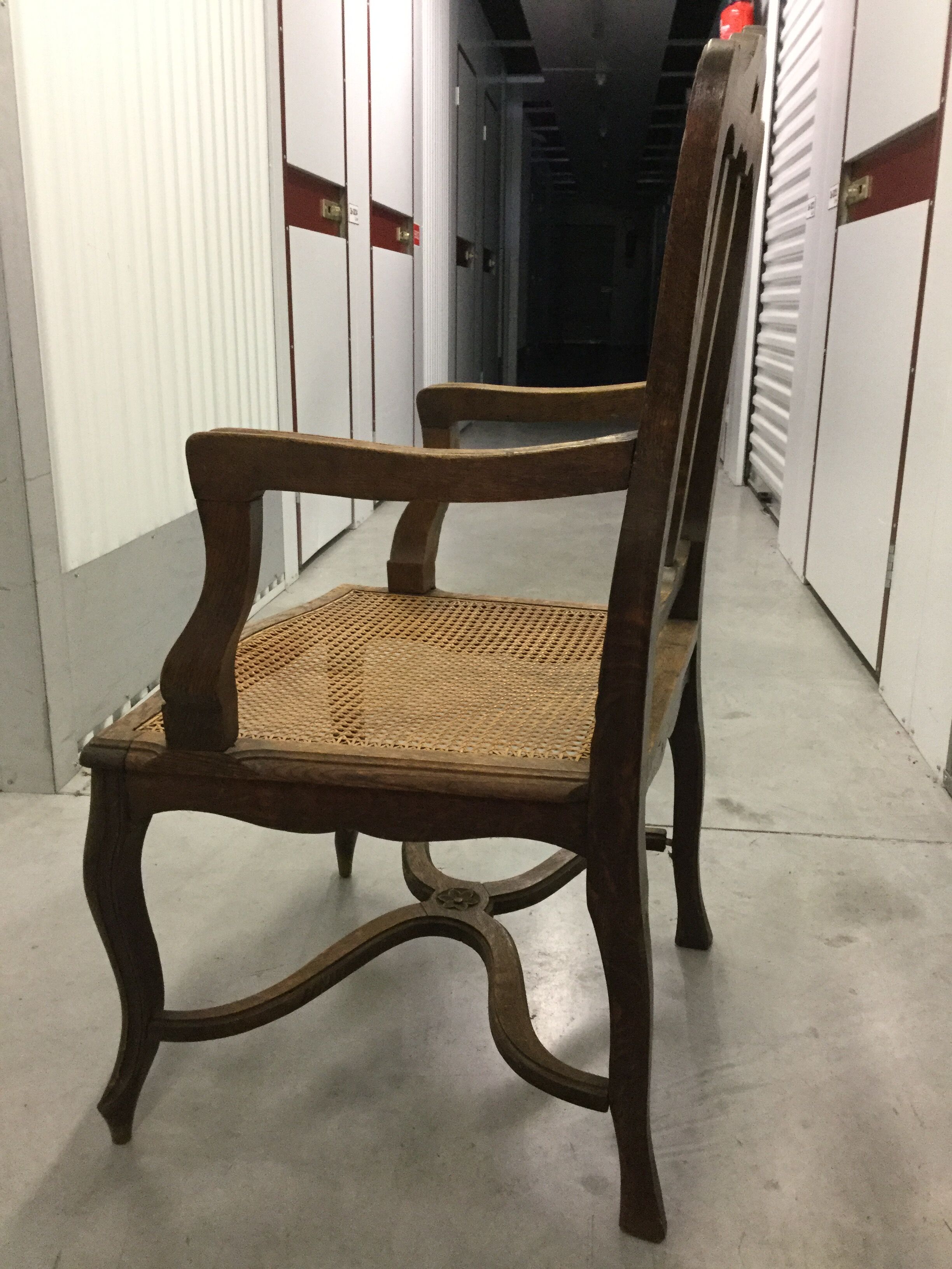 Fauteuil canné provençal style Louis XV