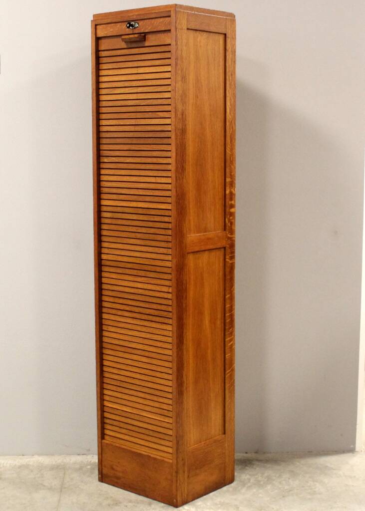Cabinet de classement ancien avec dessus roulant, simple, marque Radia, France, années 1940.