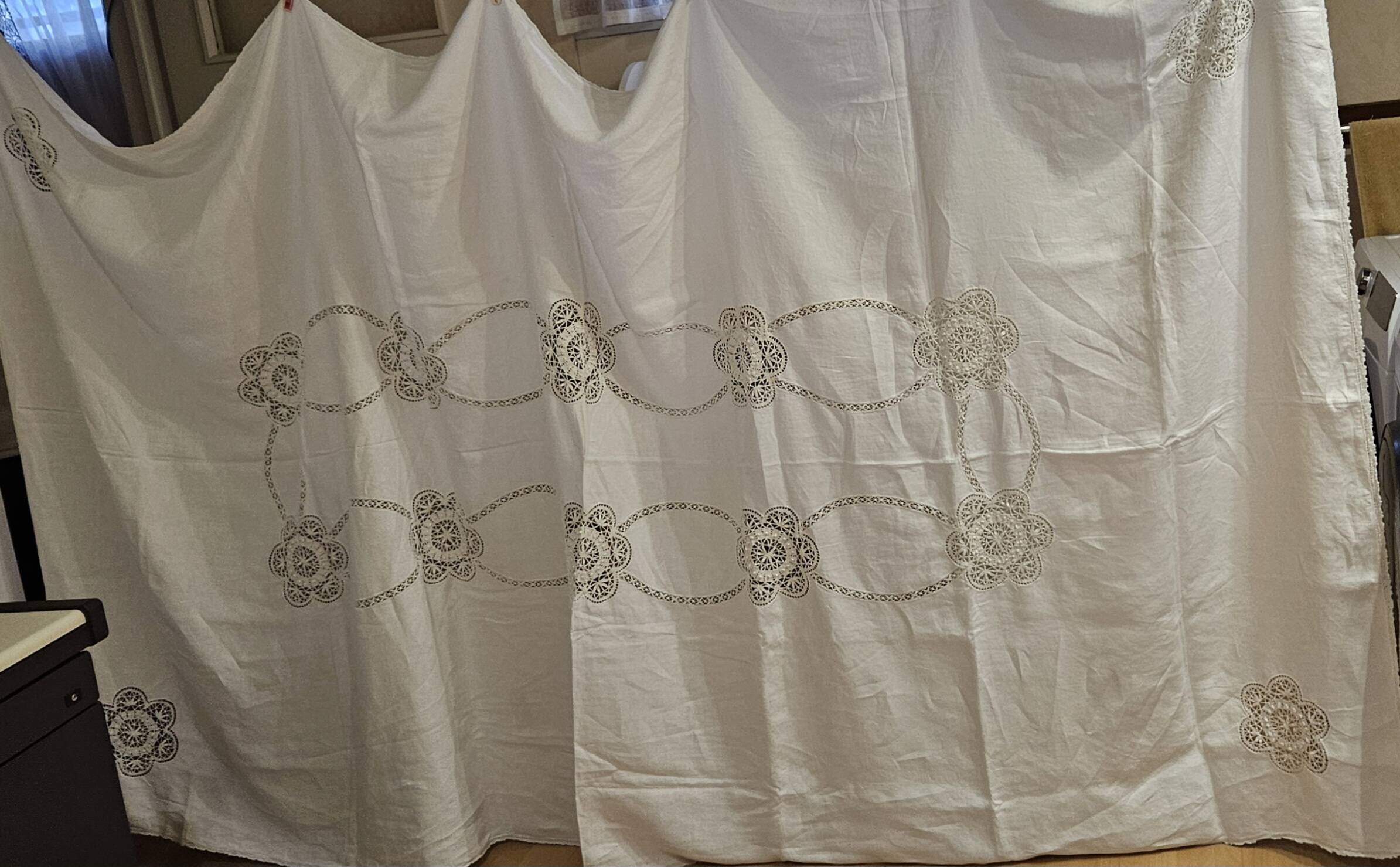 Tablecloth for 12 people