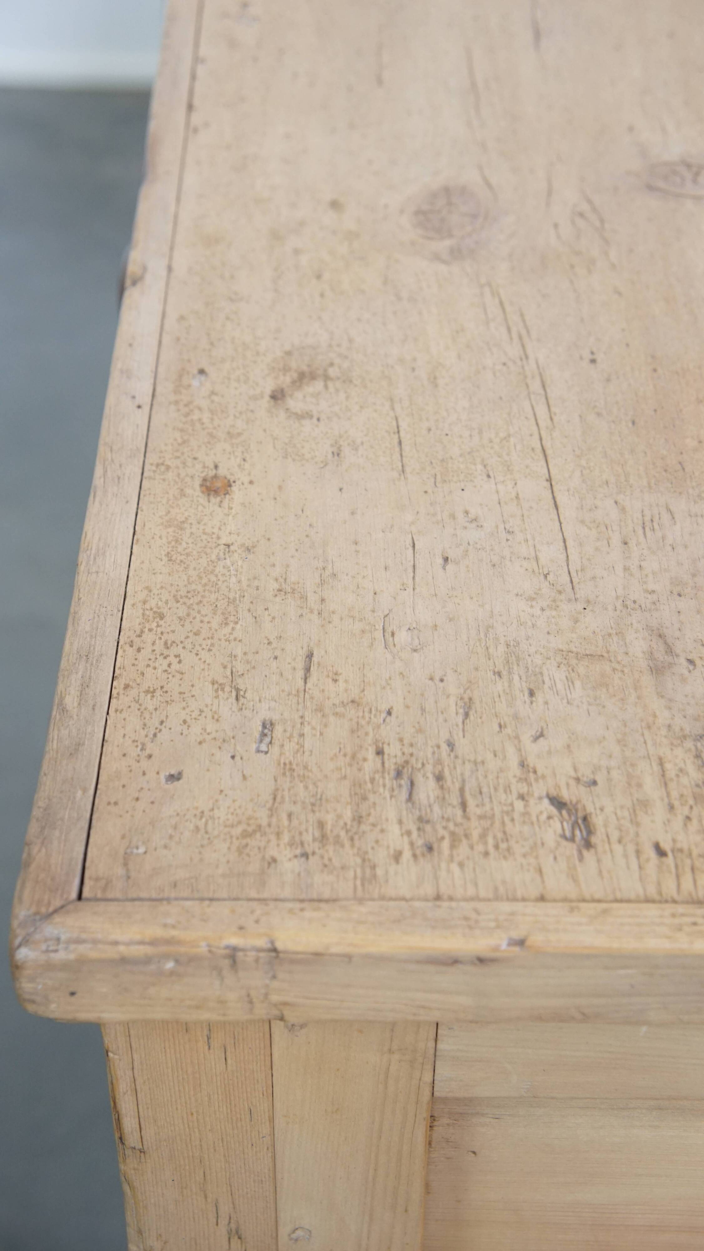 Antique English Sideboard/ Counter from the Early 19th Century in Pine Wood