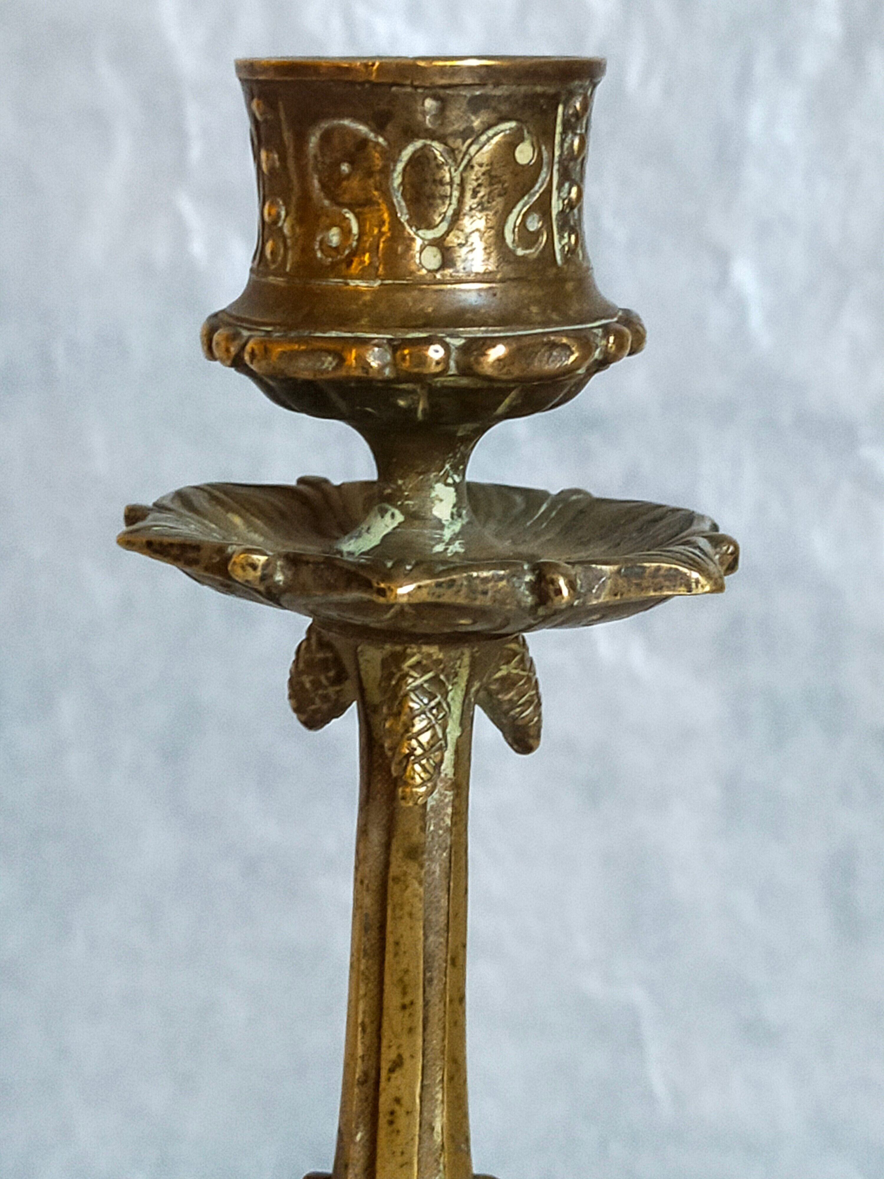 Candle holder in gilded bronze tripod nineteenth century