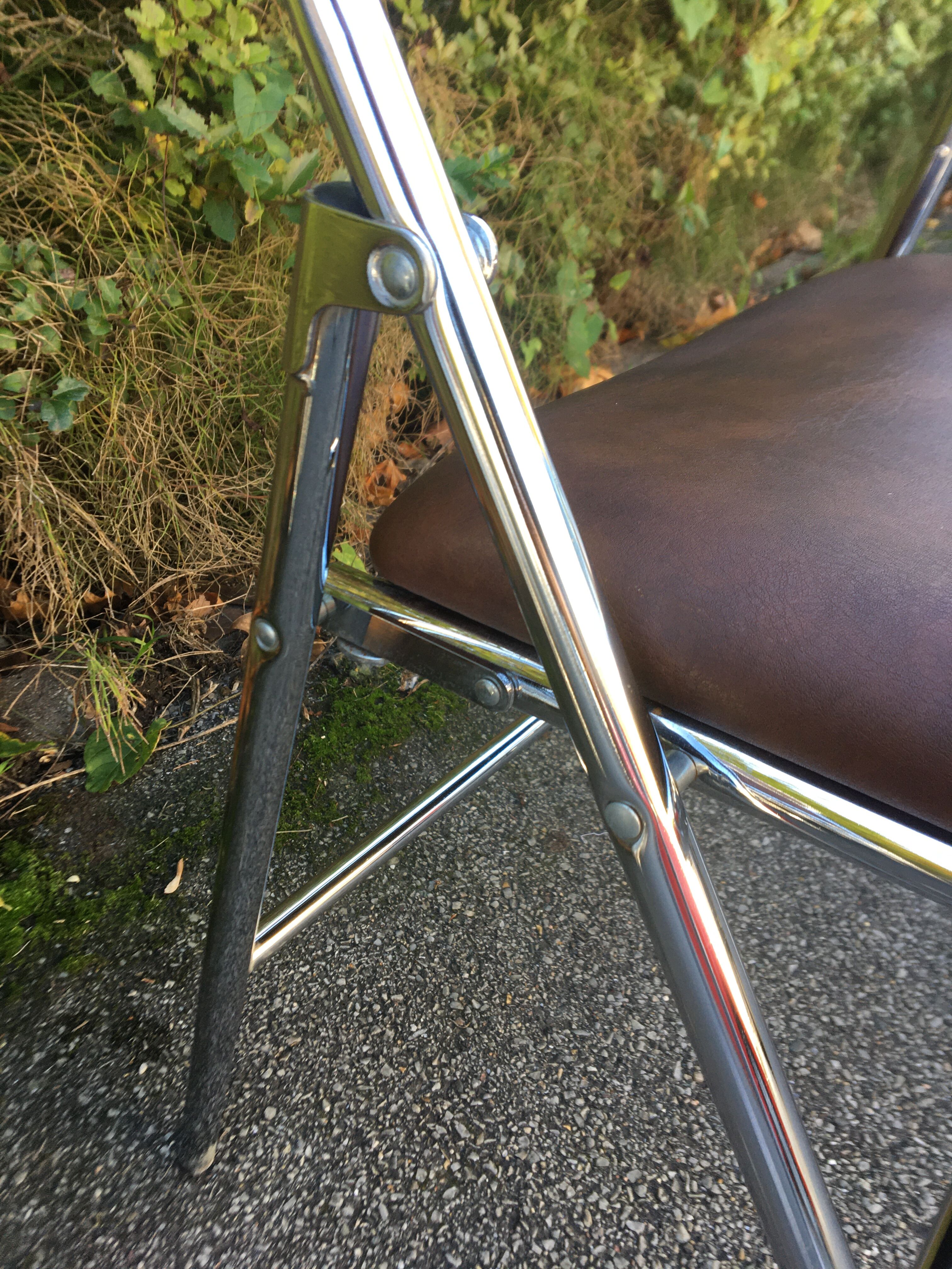 Set de 6 chaises pliantes acier et similicuir 70’s