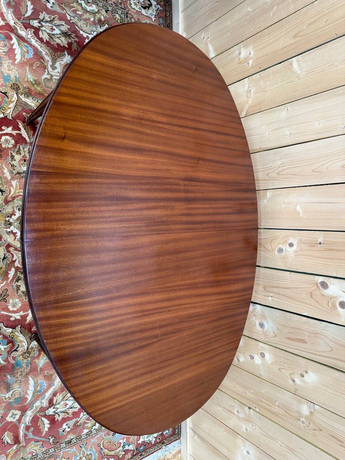 Oval dining table in Louis XVI style