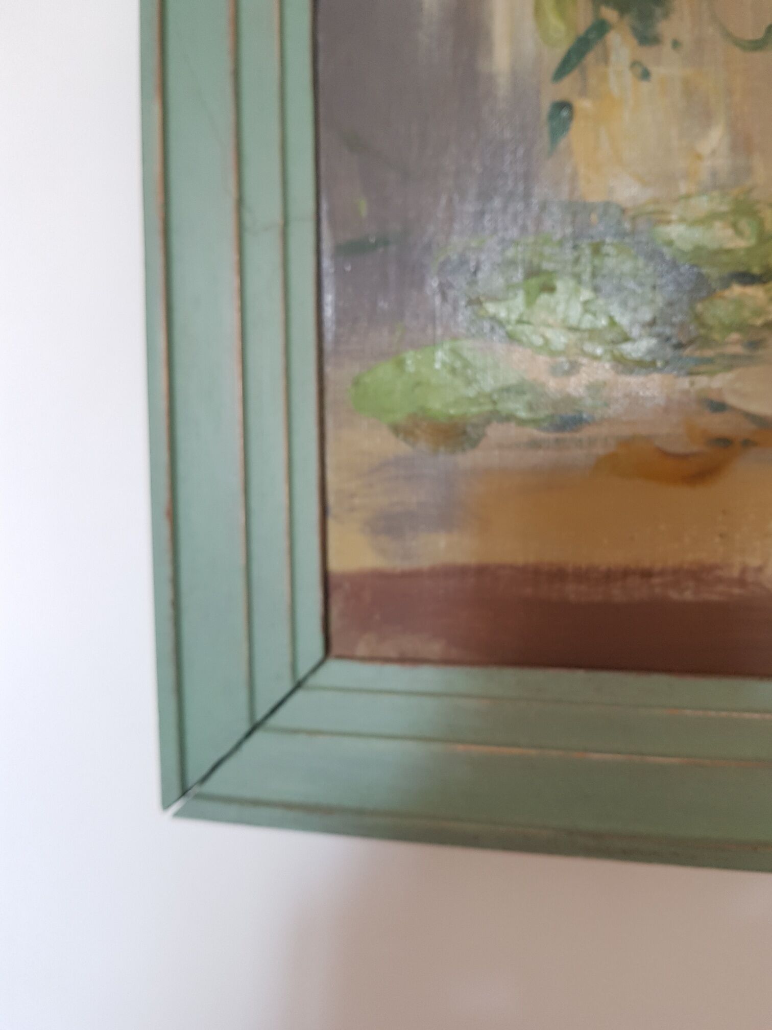 Old bouquet of flowers table