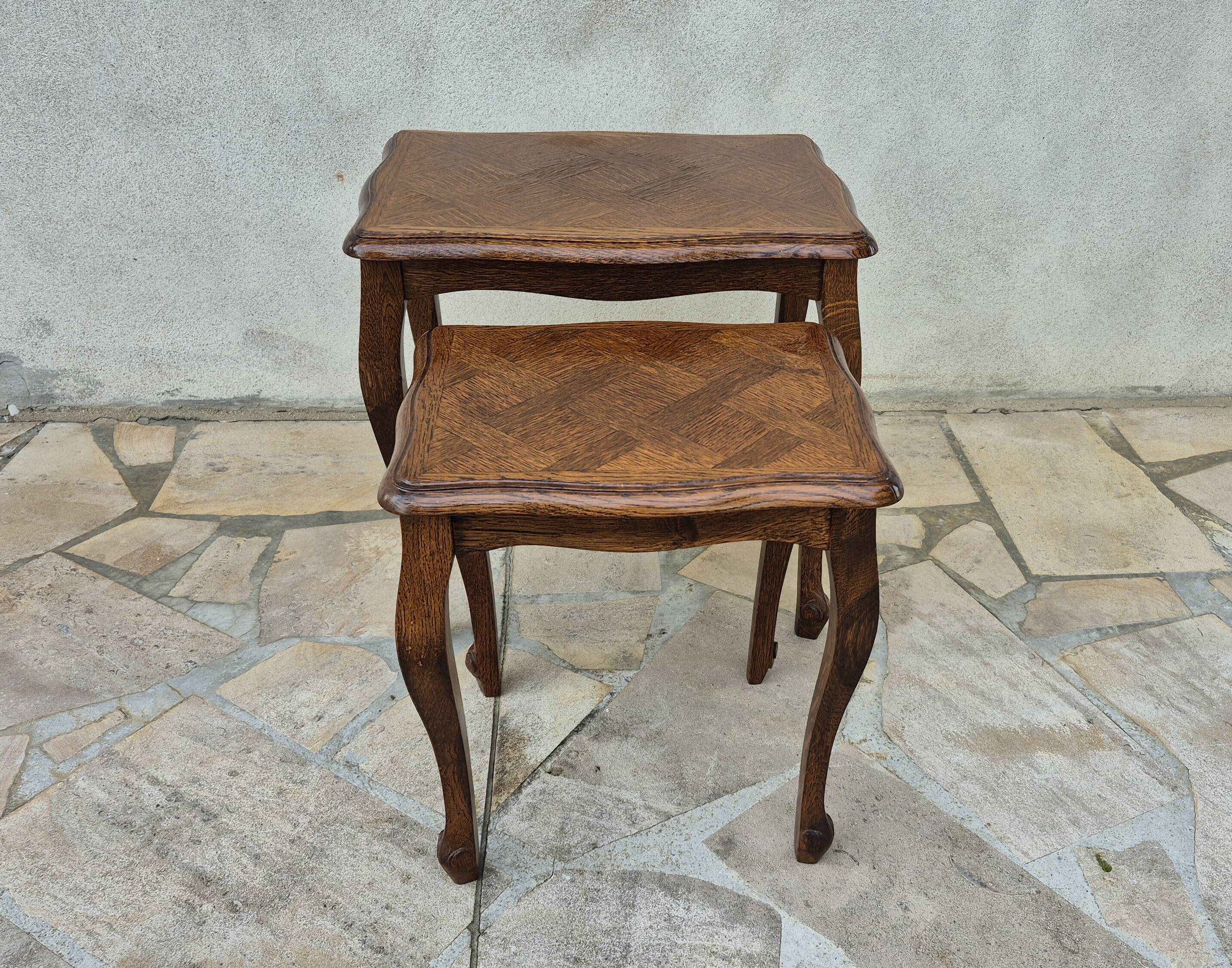 2 nesting tables in solid wood in Louis XV style