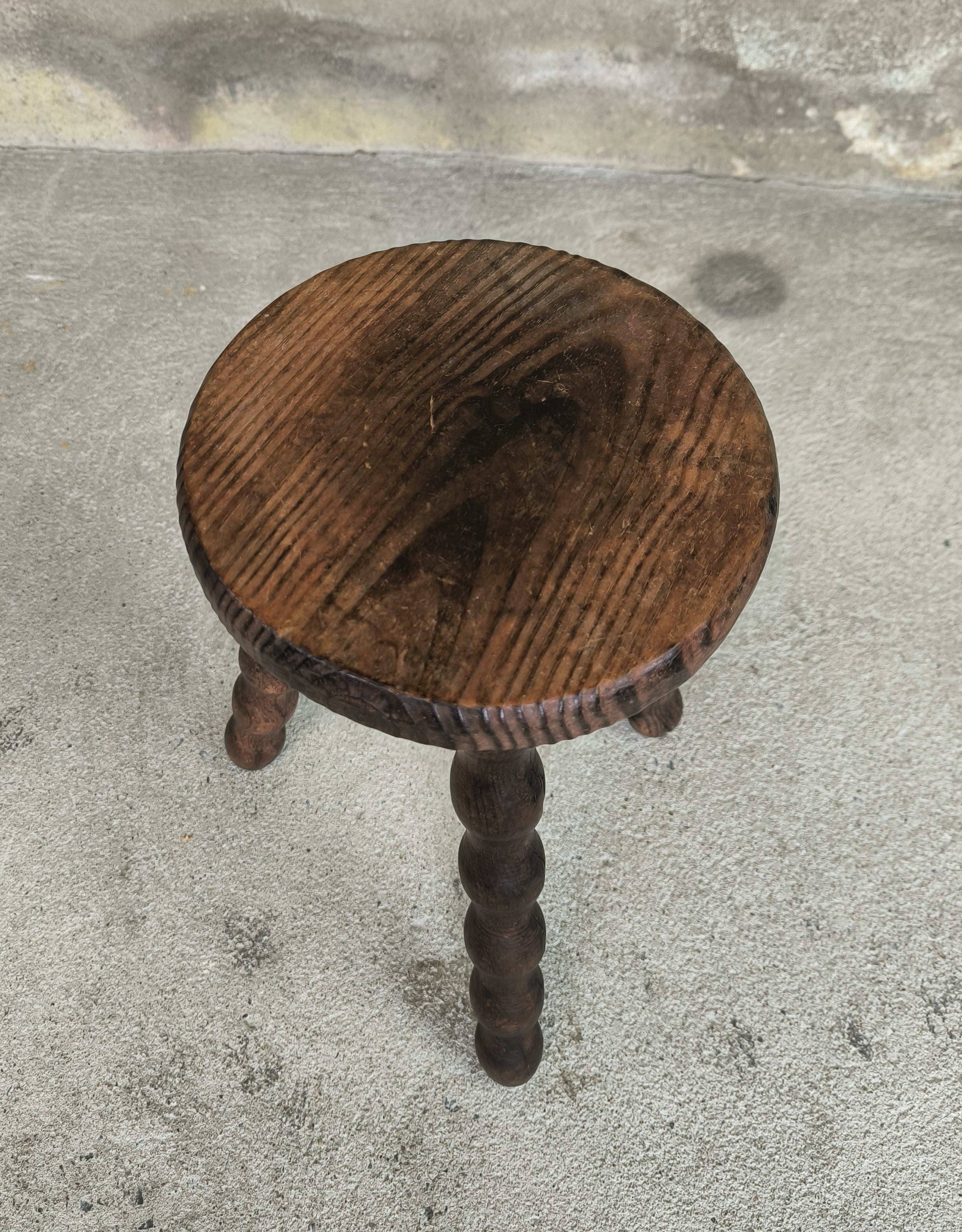 Tabouret vintage tripode pieds perlés