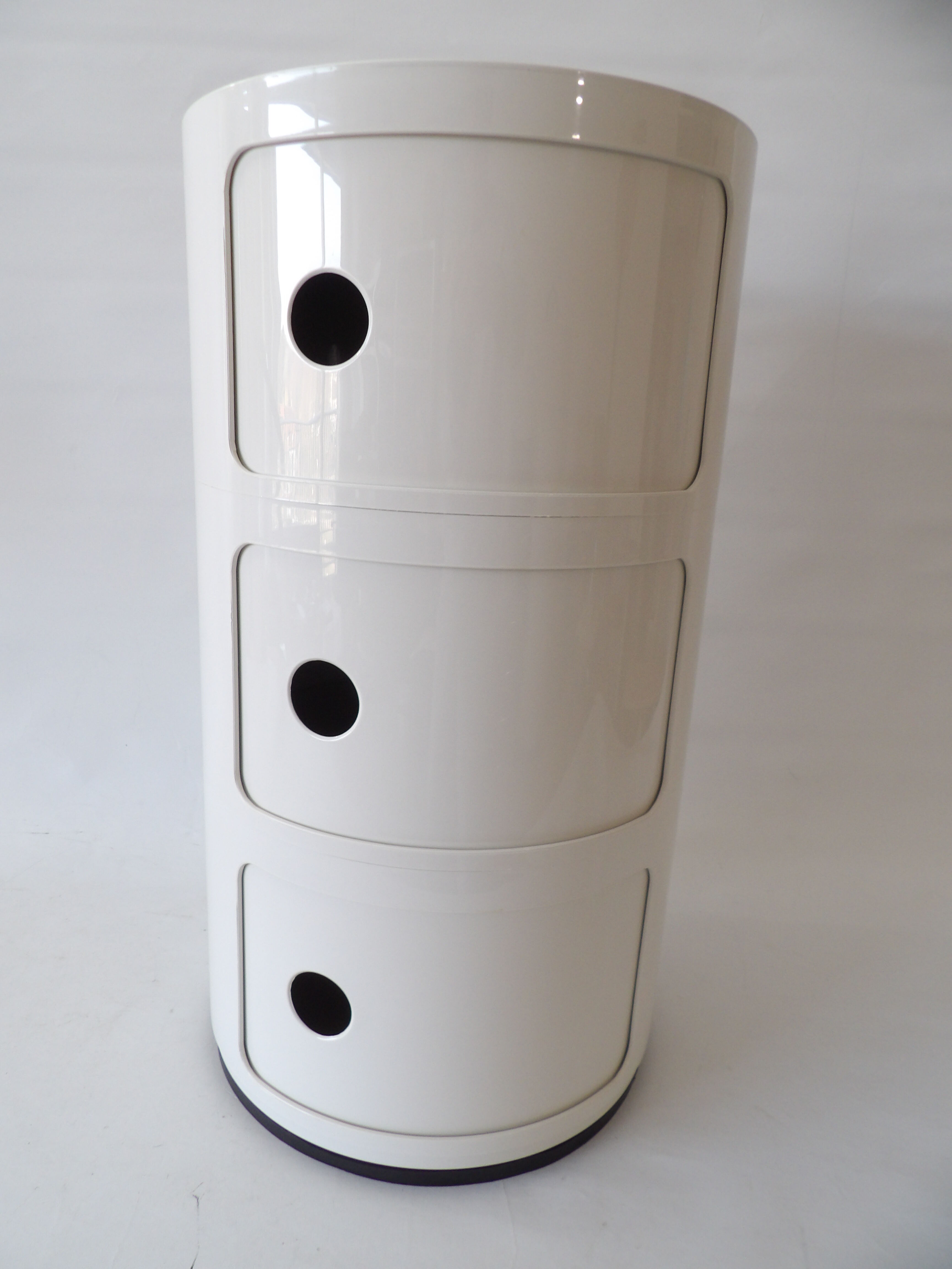 Componibili Kartell side table by Anna Castelli