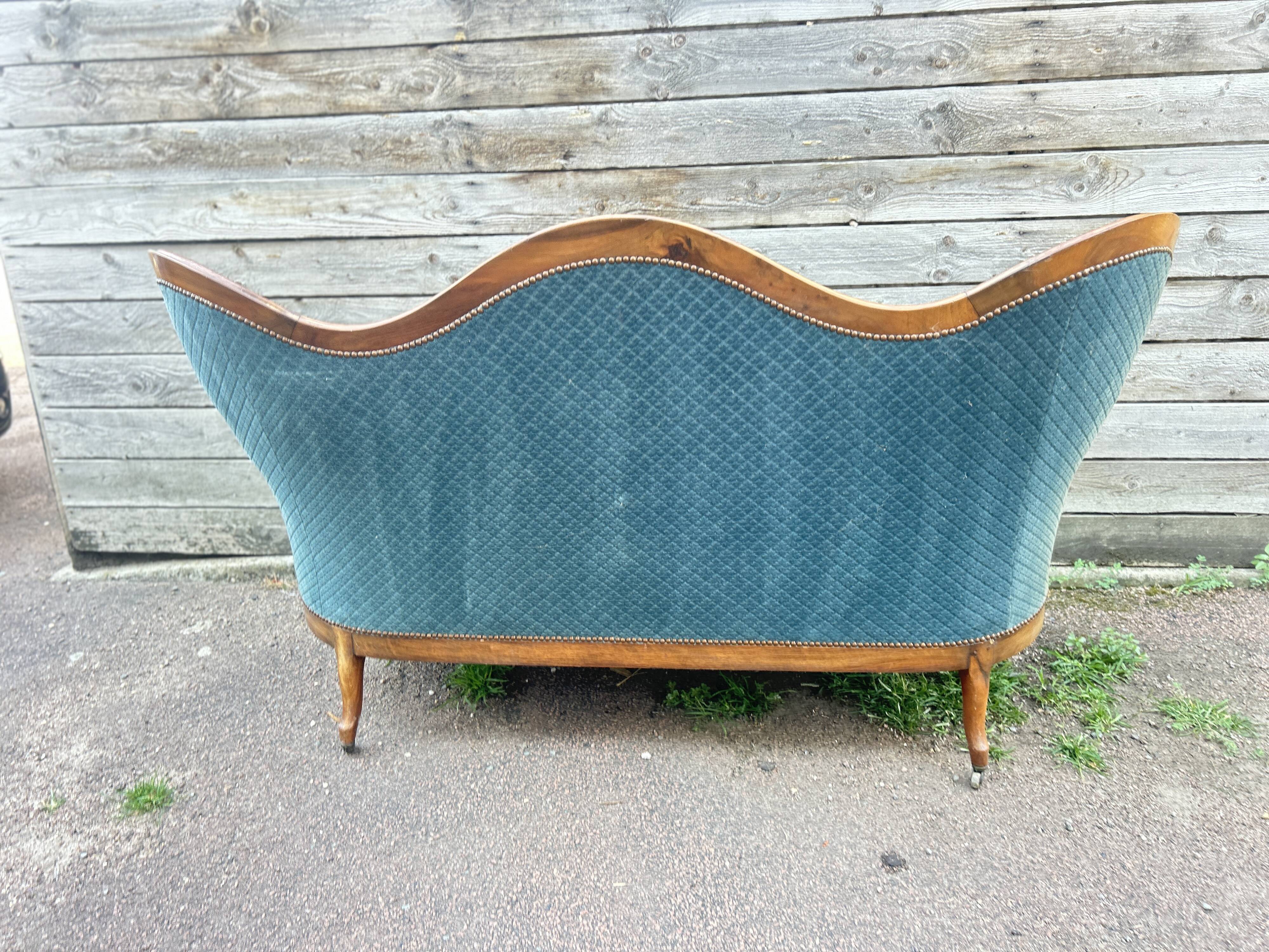 Napoleon III walnut canapé, blue velvet fabric.