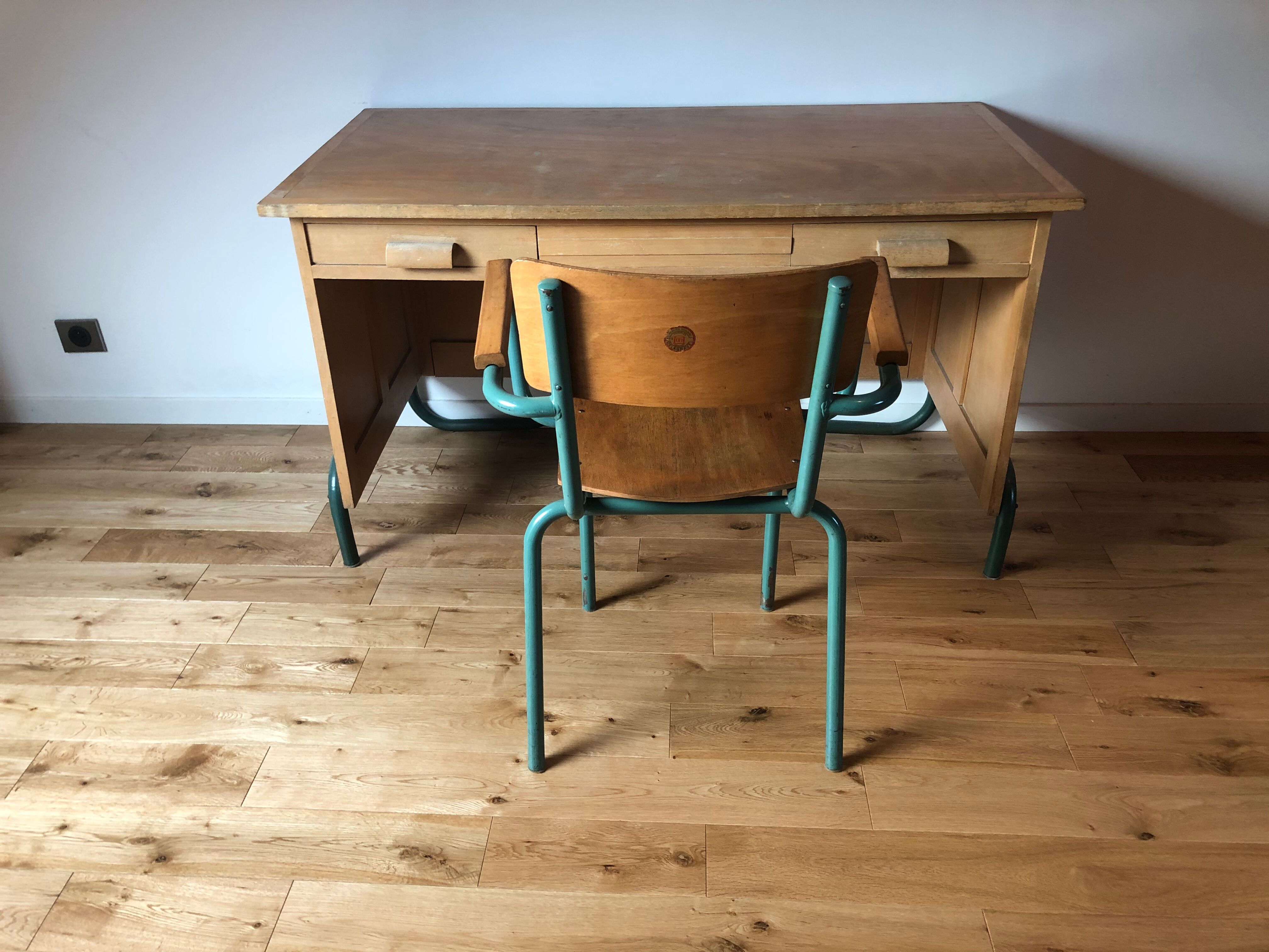 School office and chair Delagrave