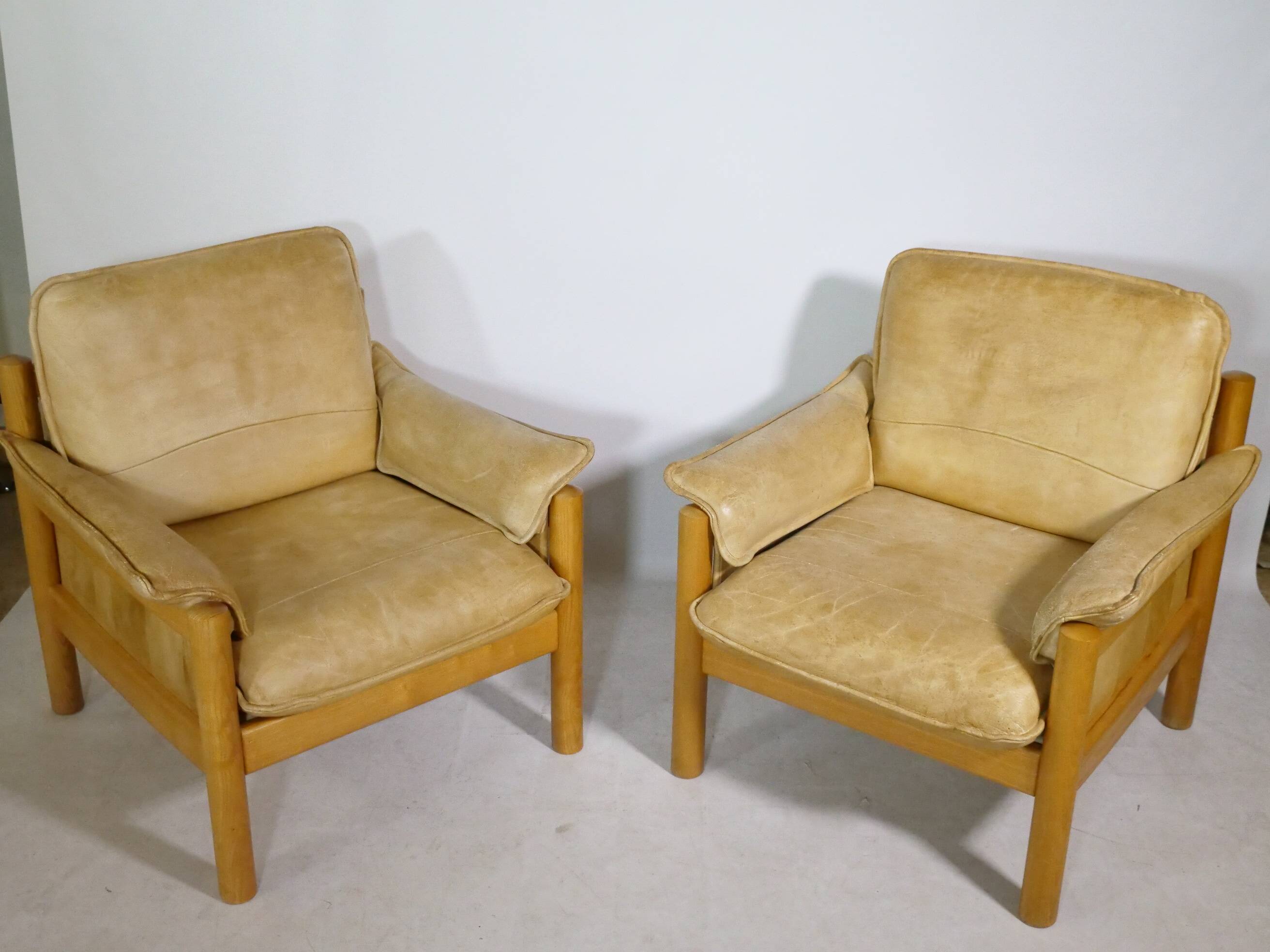 Mid-Century Camel Leather Armchairs with Ottomans, Set of 2, 1970s
