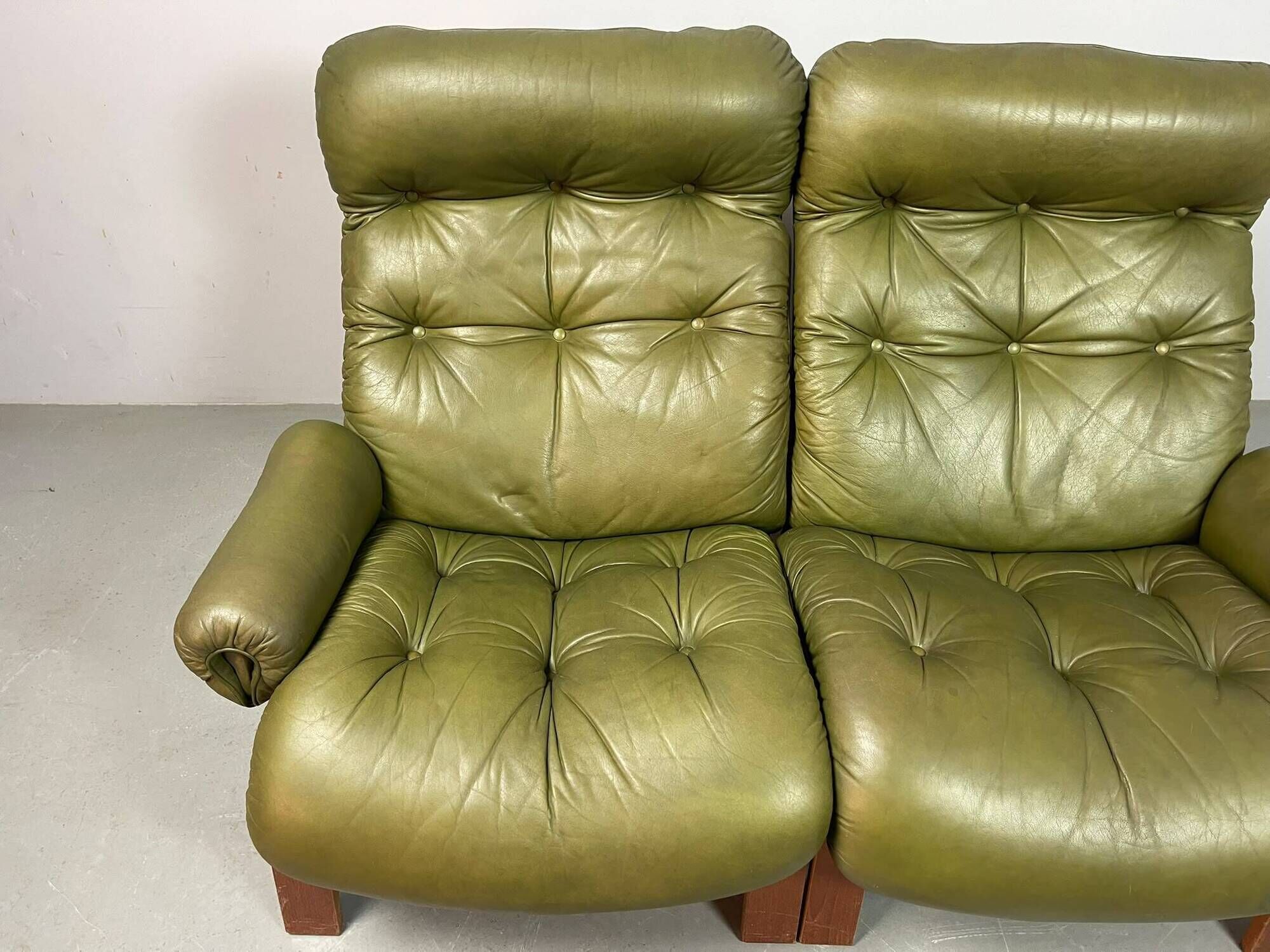 Supercomfy Scandinavian Rybo Rykken Olivegreen Leather 2-Seater Ry-Wing