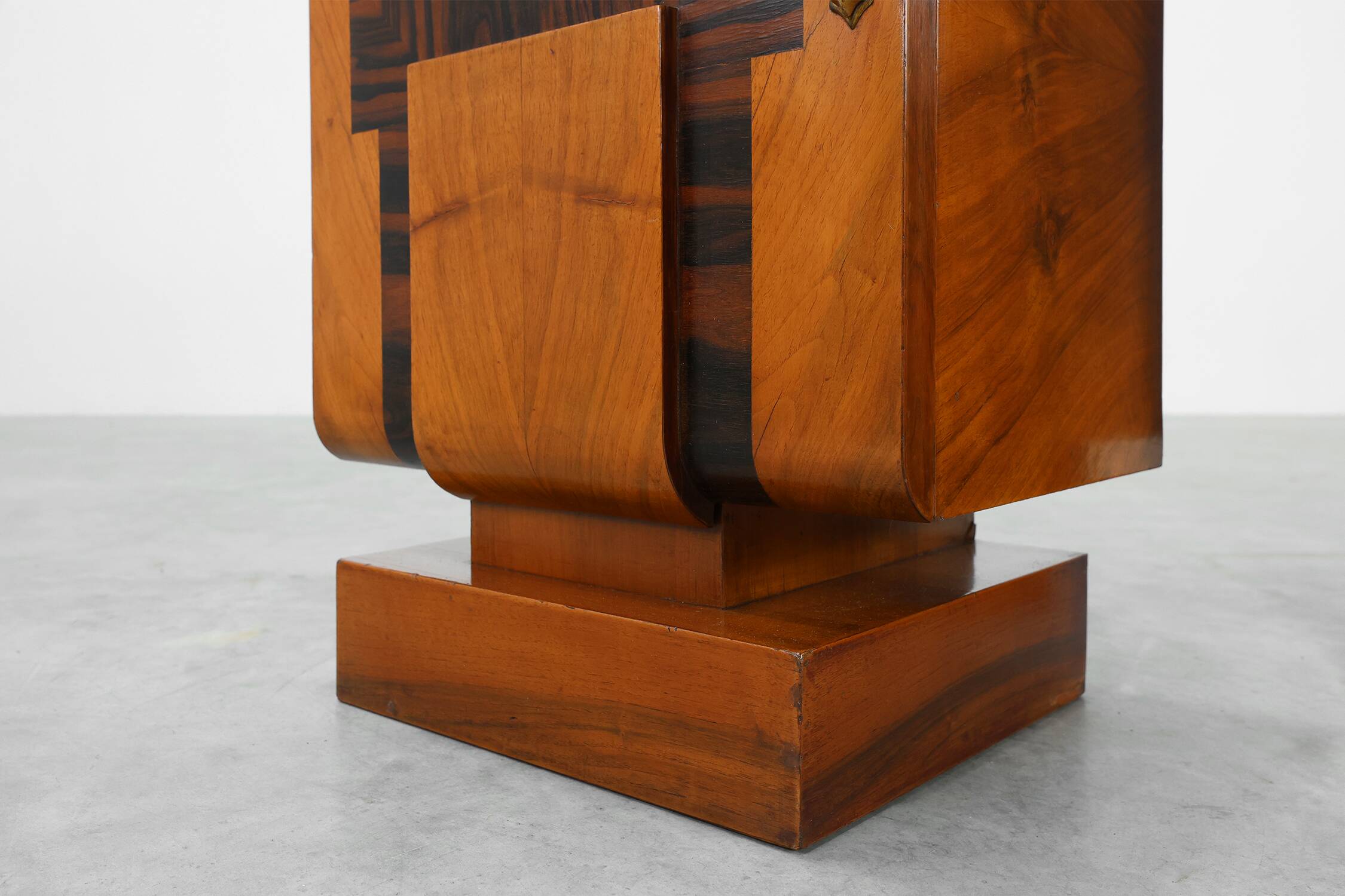 Set of Two Geometric Art Deco Wooden Nightstands, Italy 1920s