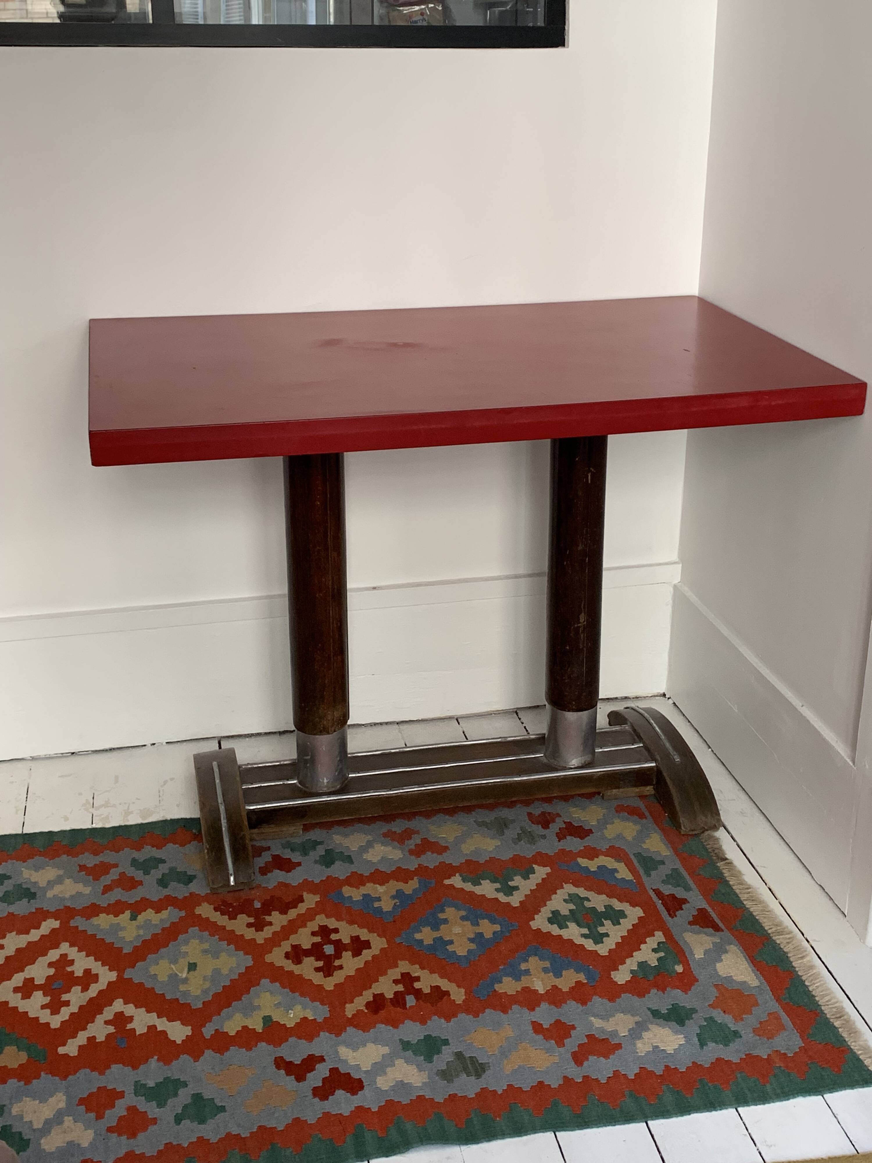 Bistro table in Formica
