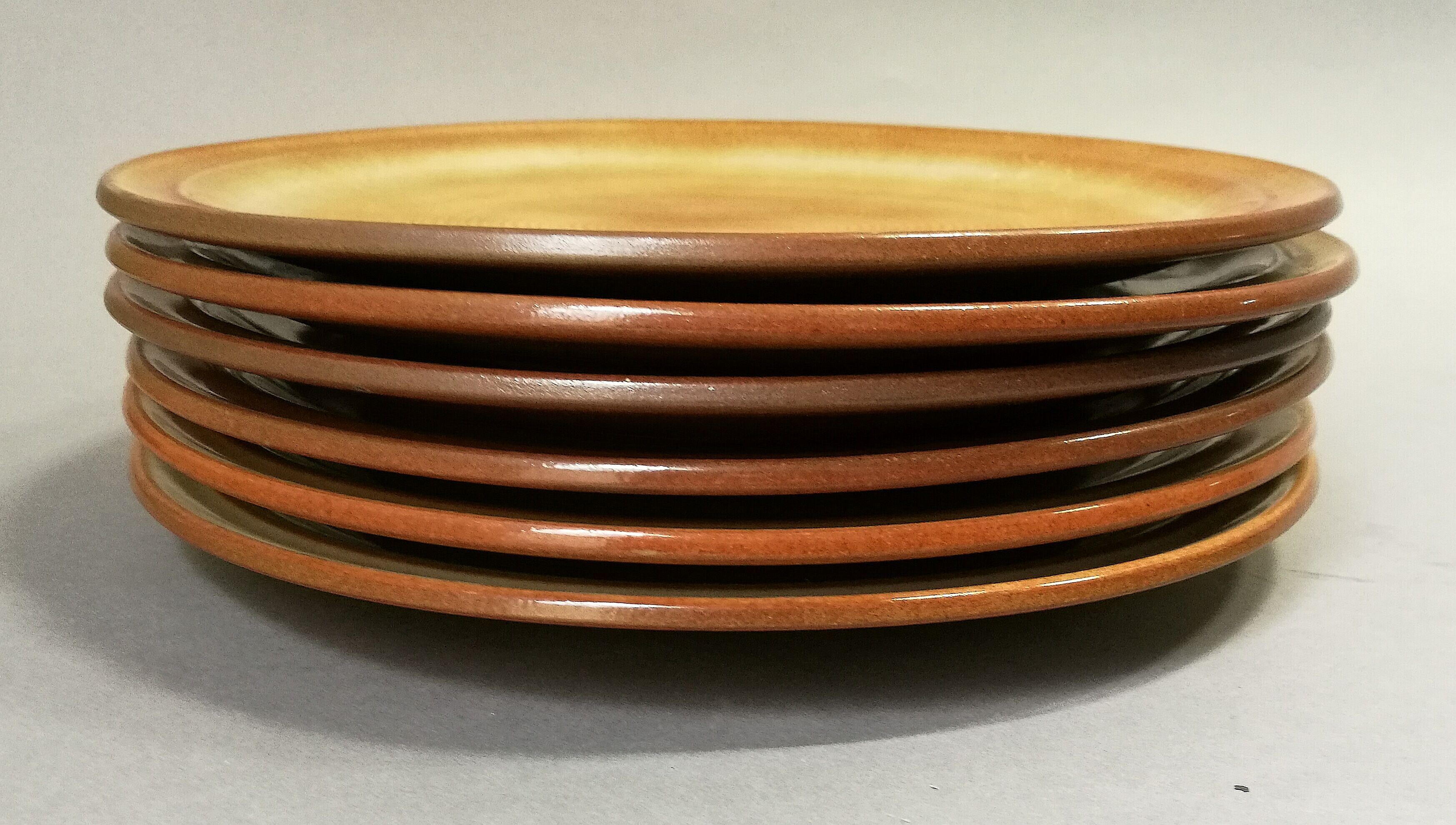 6 flat plates in sandstone of potter