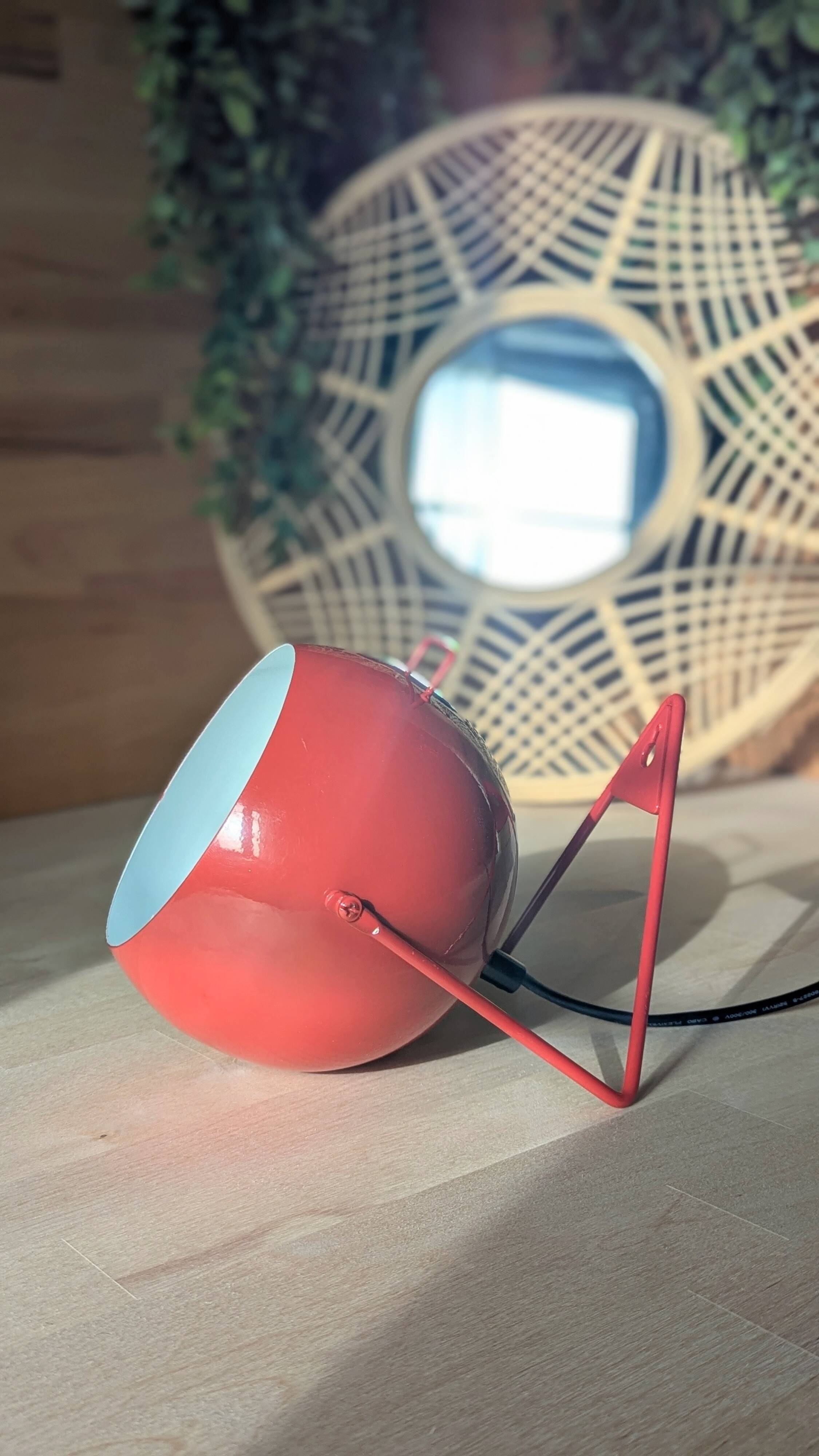 Red Eyeball lamp for placing or hanging