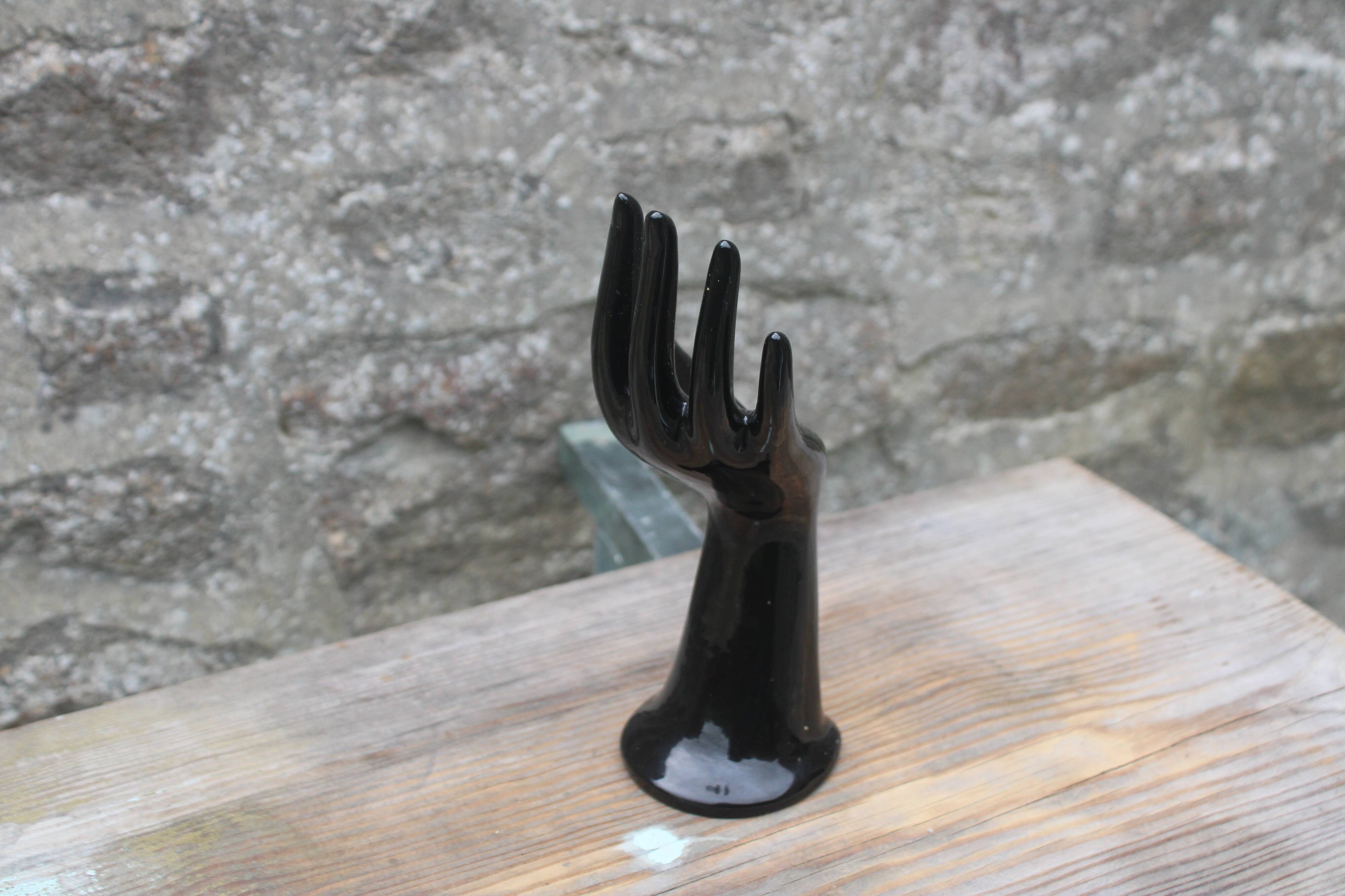 Ceramic hand-shaped soliflore