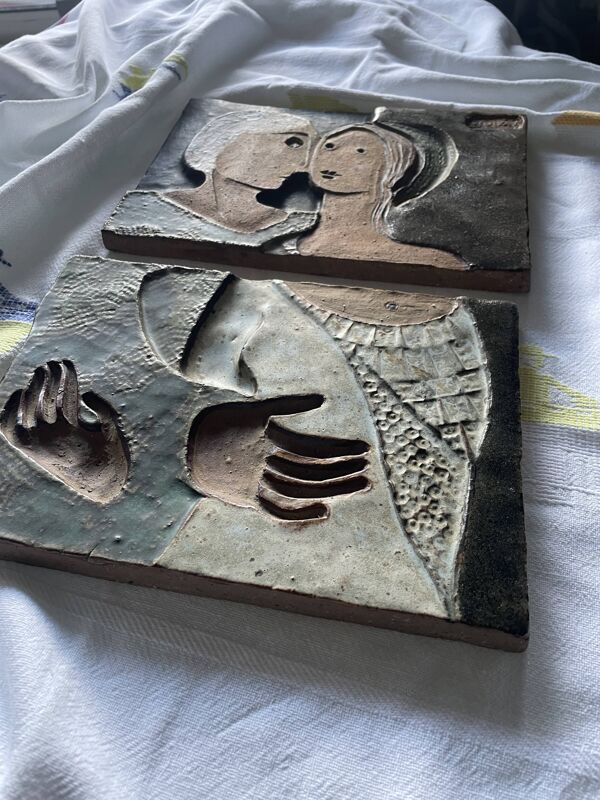Carreau d'art mural figuratif moderniste en grès polychrome 1975