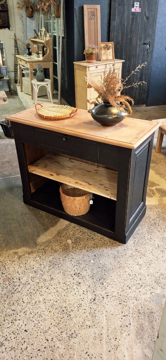 Antique counter