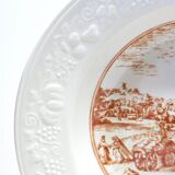 6 vintage white Augusty porcelain soup plates in very good condition.