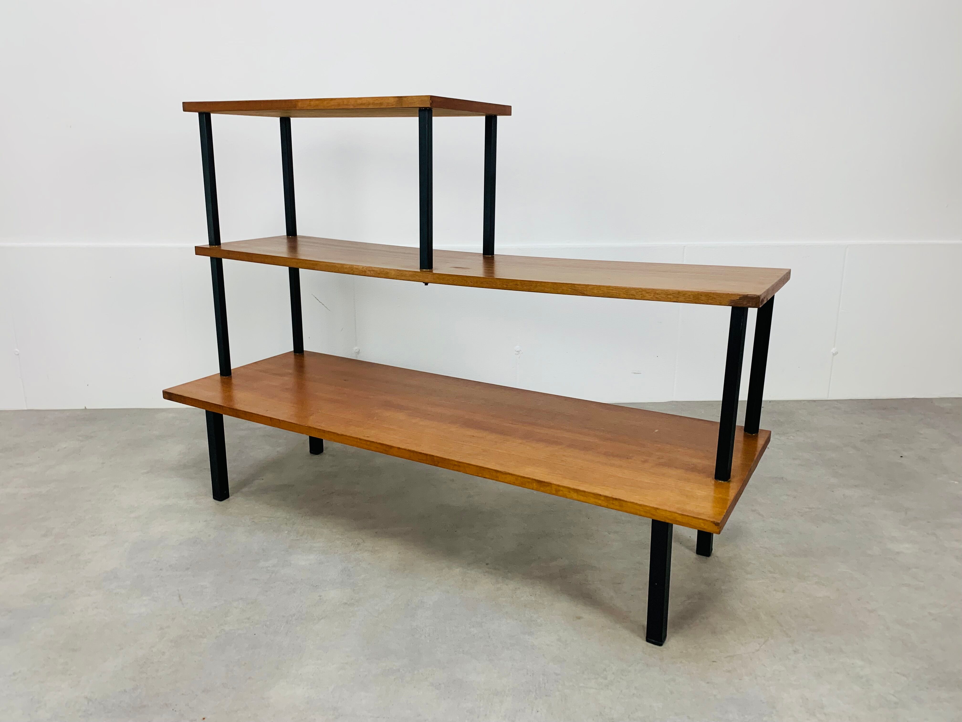 Asymmetrical stand shelf 50s