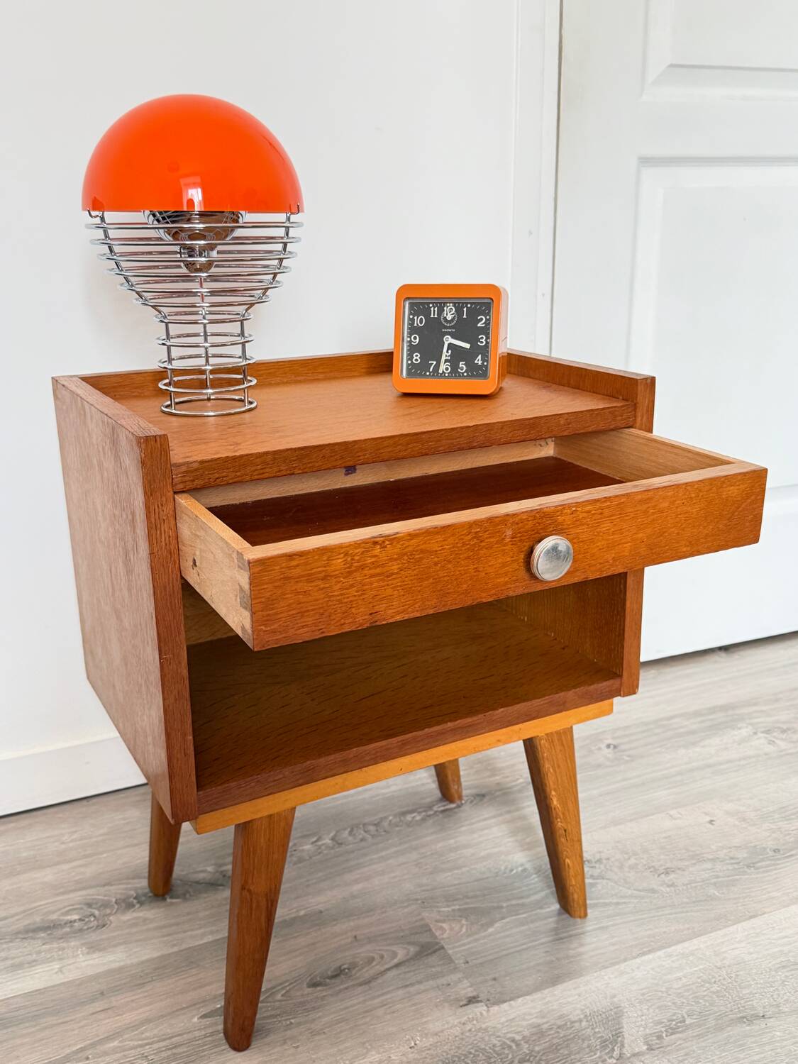 Table de chevet vintage pieds compas